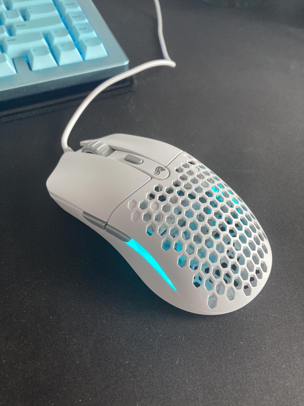 Glorious Model O Eternal Ultralight RGB Gaming Mouse - Wired - 55g Lightweight - 6 Programmable Buttons - Symmetrical Design - 12K DPI customer photo 2