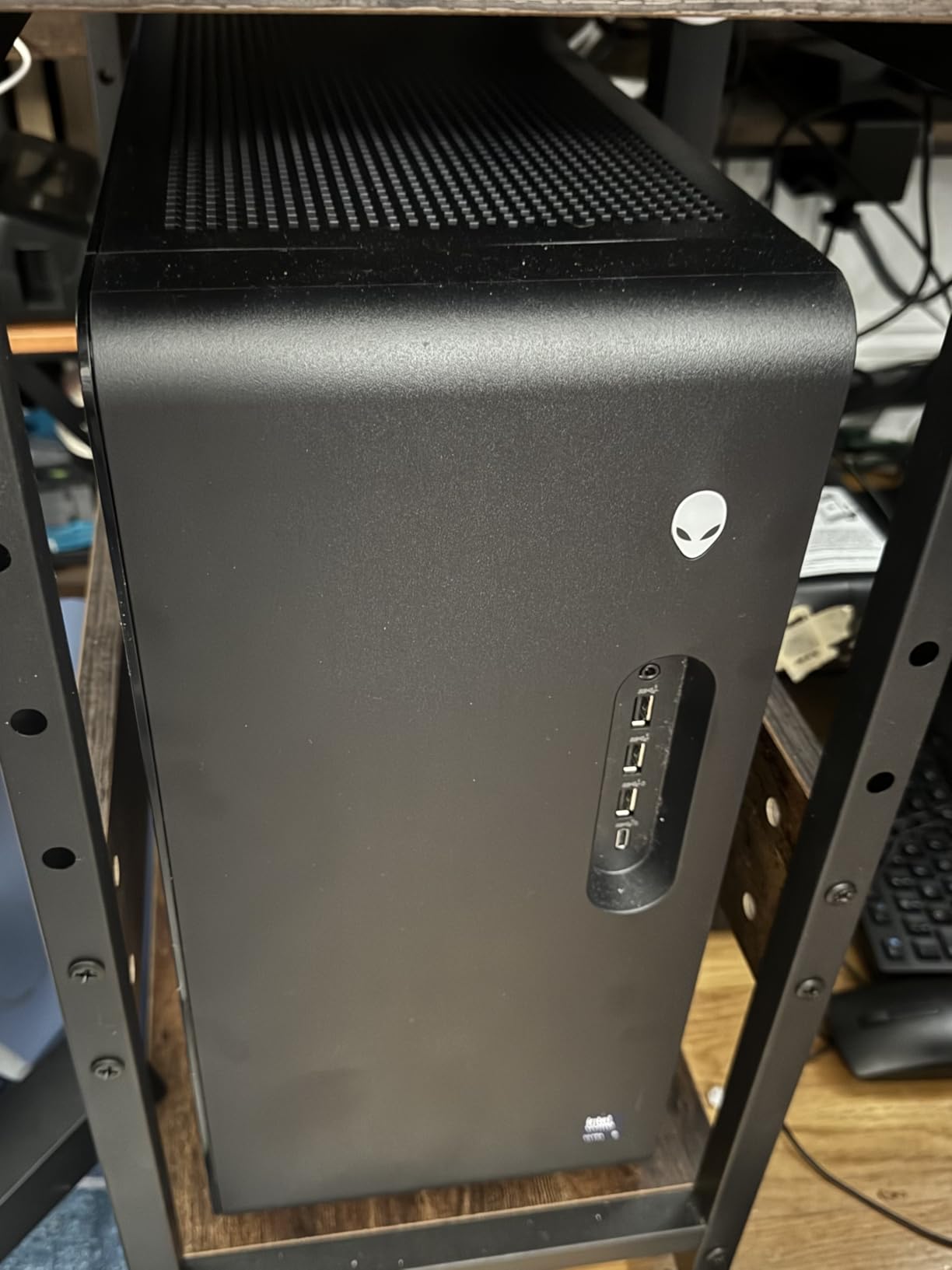 Alienware Aurora Gaming Desktop, RTX 5080, Intel Core Ultra 9 285 | 1TB SSD, 32GB DDR5 RAM, 2.5Gb Ethernet, Wi-Fi 7, Windows 11 Home, Wired Keyboard, ACT1250 customer photo 2