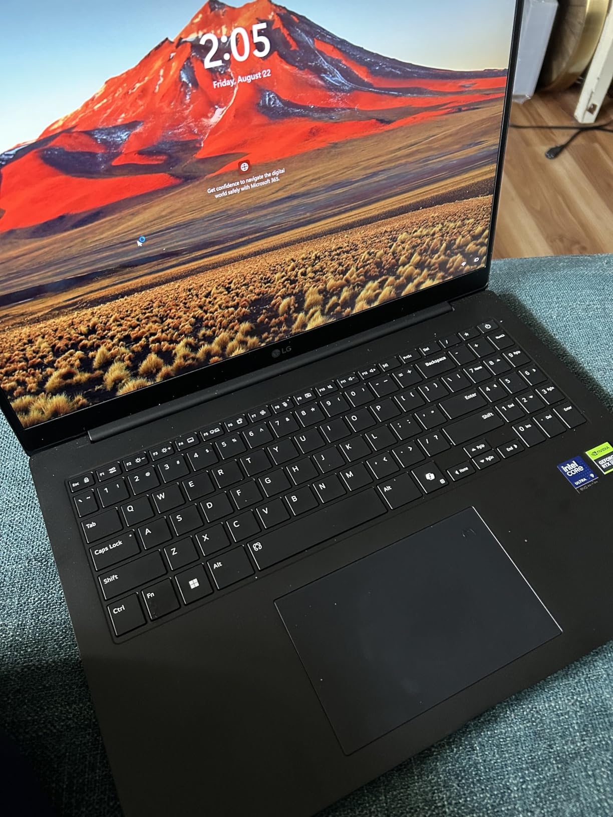 LG gram Pro 17-inch Lightweight Laptop Computer, Intel Evo Edition Powered by Intel Core Ultra9 285H Processor, NVIDIA RTX5050, Windows 11 Home, 32GB RAM, 2TB SSD, Black customer photo 1