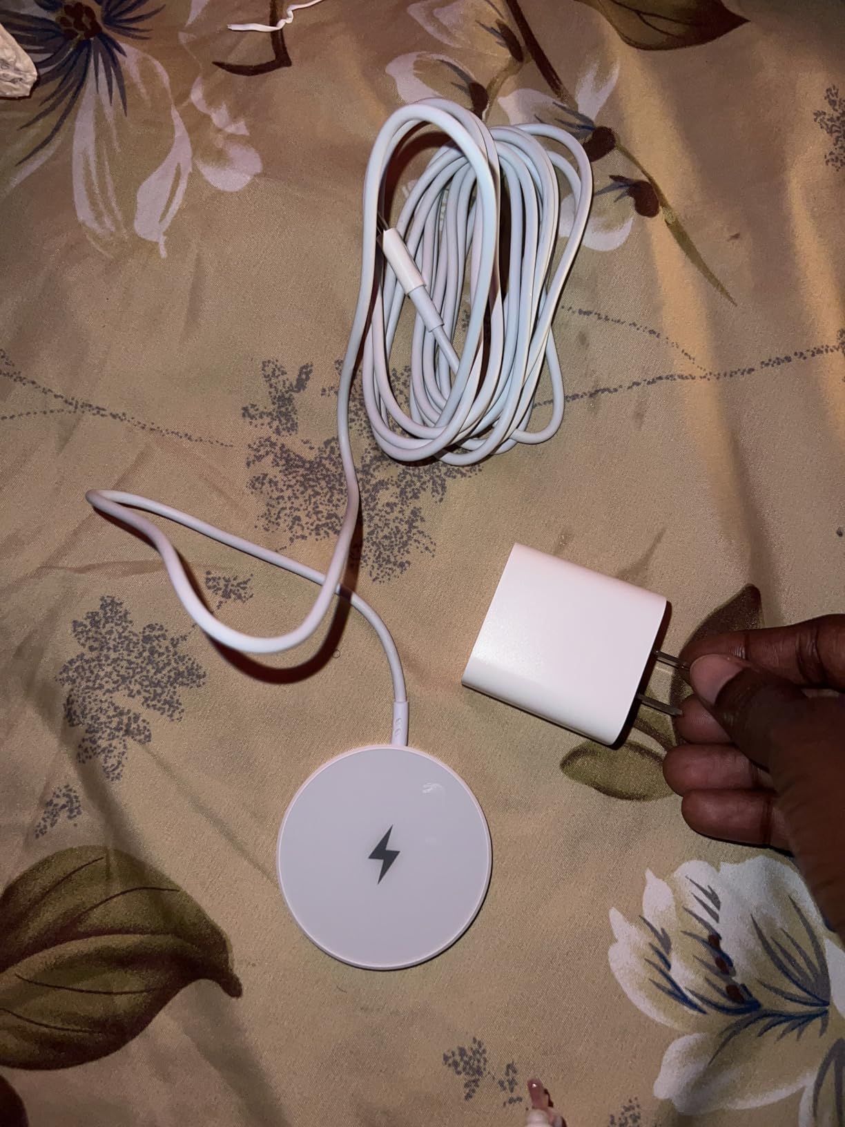 [Apple MFi Certified] Magnetic Wireless iPhone Charger Magsafe Charger, 6FT 15W Fast Phone Charging Pad Wireless Magnetic Charge for iPhone 17/17Air/16 Pro Max/16 Plus/15 Pro Max/14/13/12/AirPods3/2/Pro customer photo 1