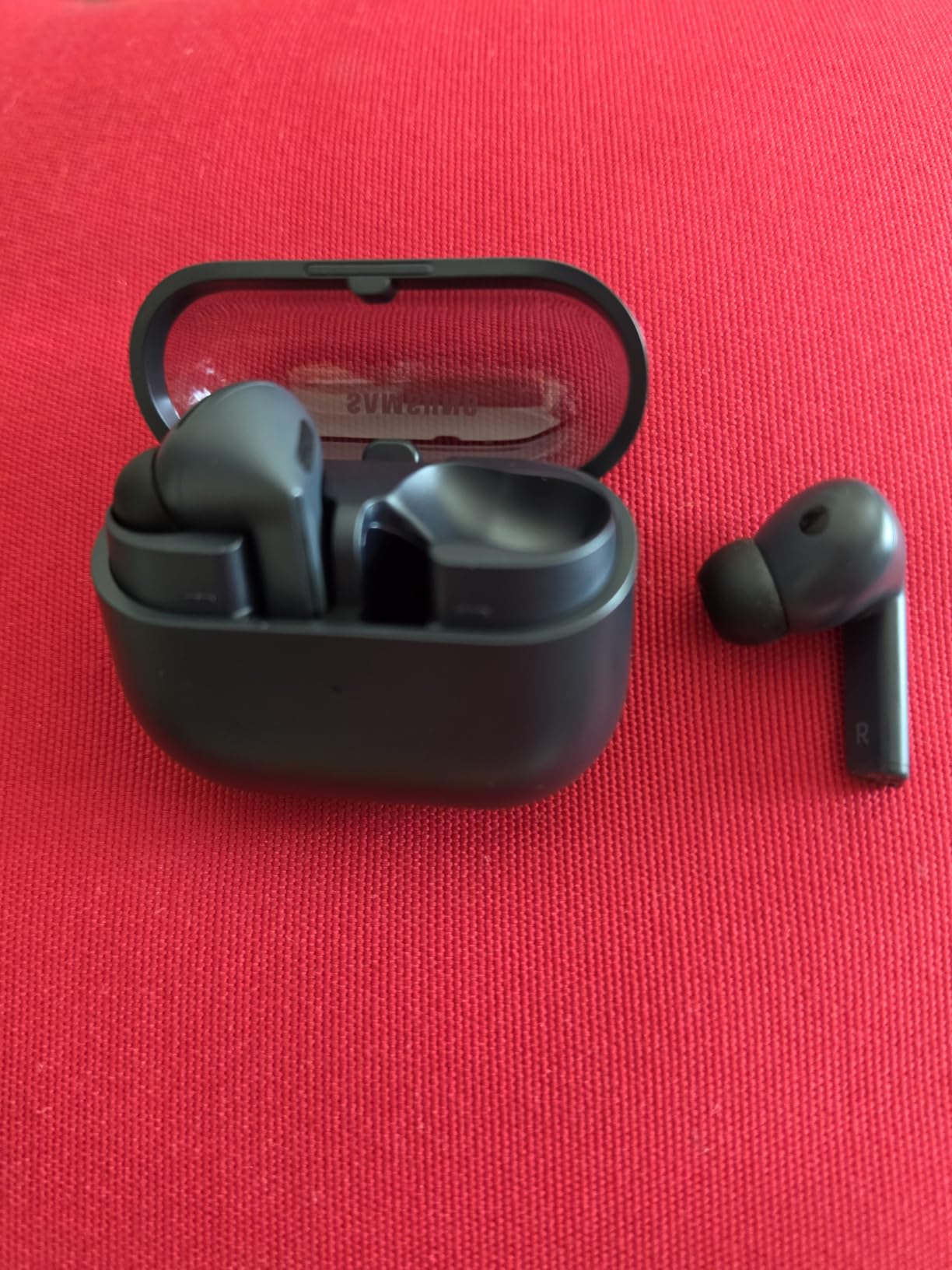 Galaxy Buds 3 FE (2025) True Wireless Bluetooth Earbuds, Black | Active Noise Cancellation, Powerful Sound, Clear Calls, Long Lasting Battery, Hands Free AI [US Version, 2 Year Warranty] customer photo 1