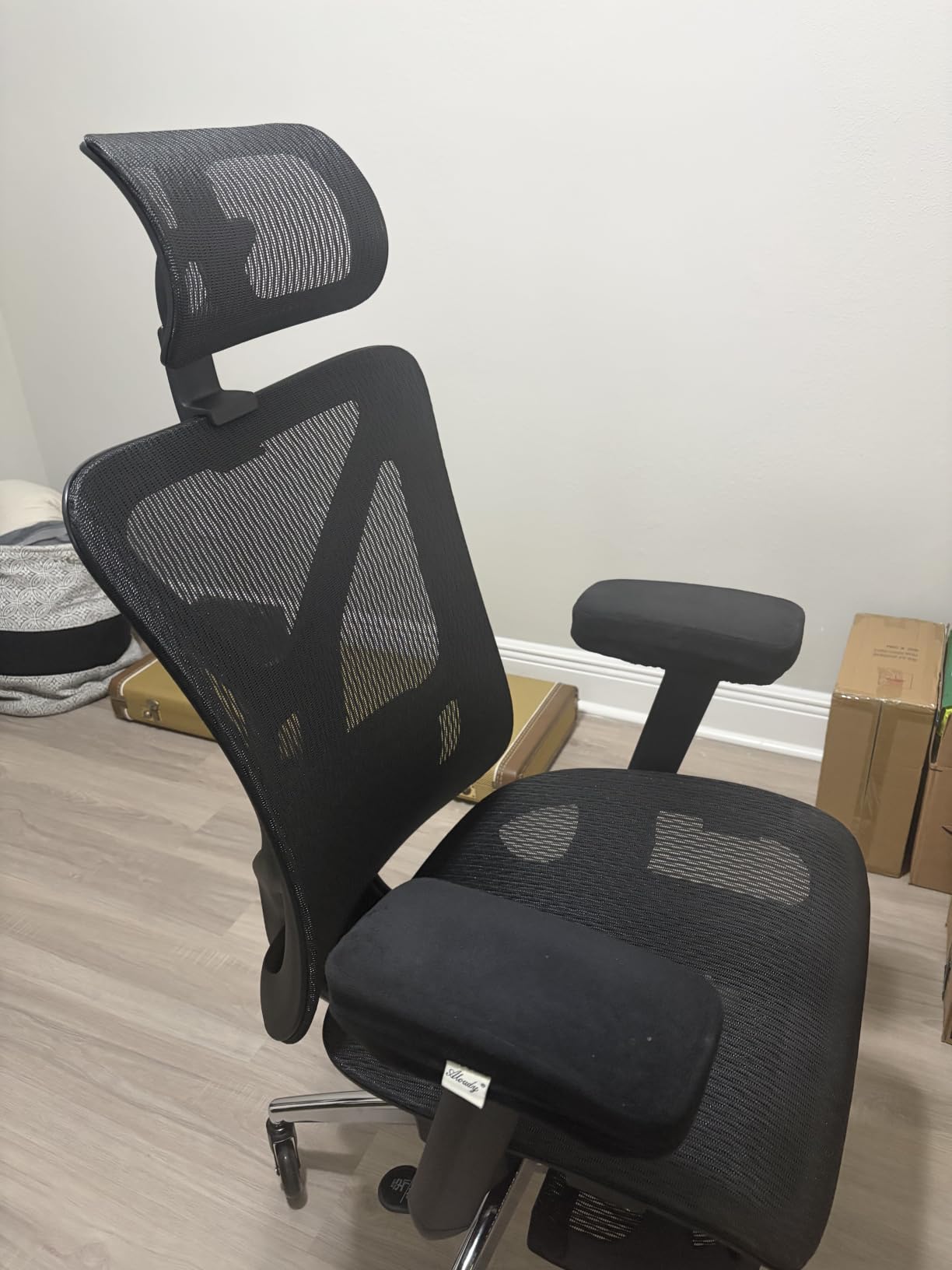 GABRYLLY Ergonomic Office Chair with Footrest, 135° Reclining Desk Chair with Adjustable Lumbar Support, 3D Armrest, Headrest & Large Steel Base, 300LBS Heavy Duty Mesh Chair customer photo 1