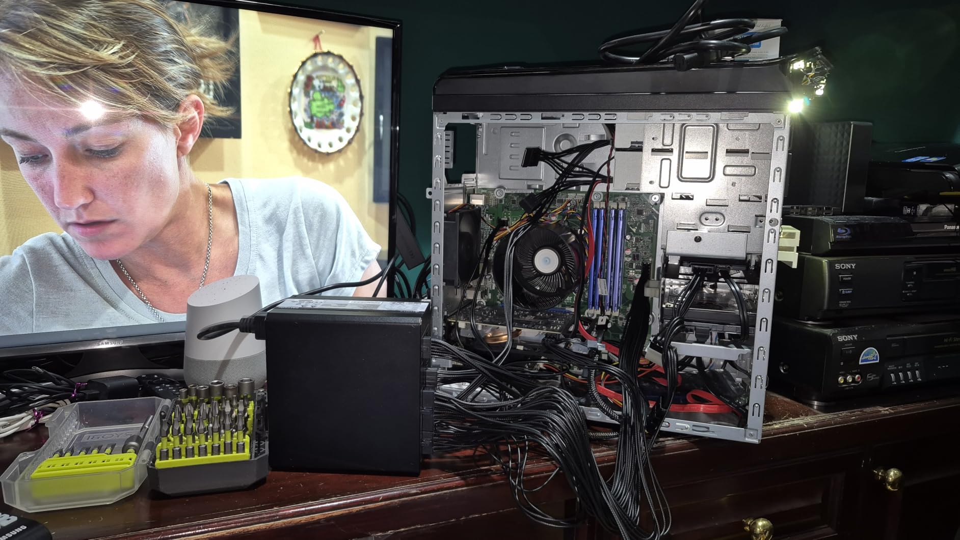 CORSAIR RM750e ATX 3.1 PCIe 5.1 Ready 750W Power Supply - Black | Native 12V-2x6 Cable Included, Low-Noise, Fully Modular, Cybenetics Gold, Modern Standby Mode customer photo 1