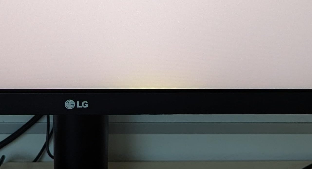 LG 32UR550K-B 32-inch Ultrafine 4K UHD (3840 x 2160) Computer Monitor, HDR10, 60Hz, HDMI, DisplayPort, Tilt/Height/Pivot Adjustable Stand, Black customer photo 1