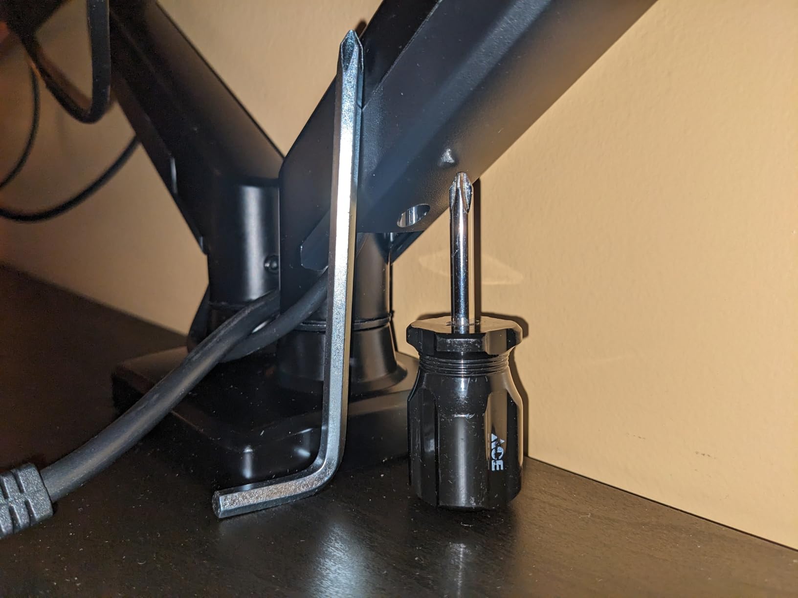 ErGear Dual Monitor Arm, Full Adjustable Monitor Mount for 13-32 inch Screens, Fast Install Computer Monitor Stand with Tool-Free VESA Mount, Max Load 19.8 lbs, Max VESA 100x100mm customer photo 2