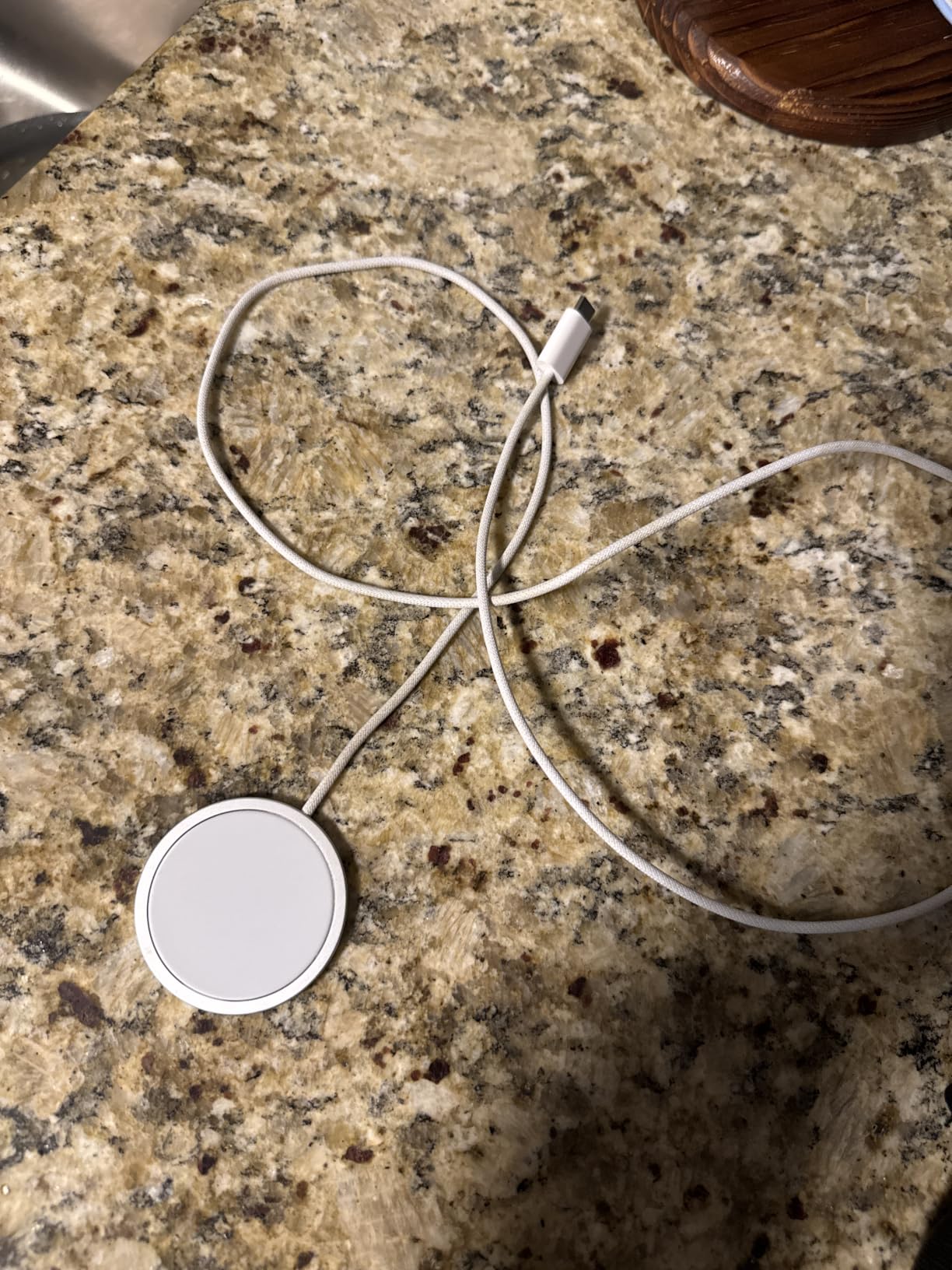Apple MagSafe Charger (1 m): Wireless Charger with Fast-Charging Capability customer photo 2