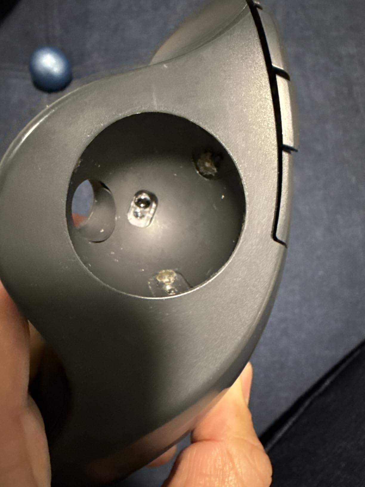 Logitech 910007026 Ergo M575S Wireless Ergonomic Trackball Mouse - Black customer photo 2