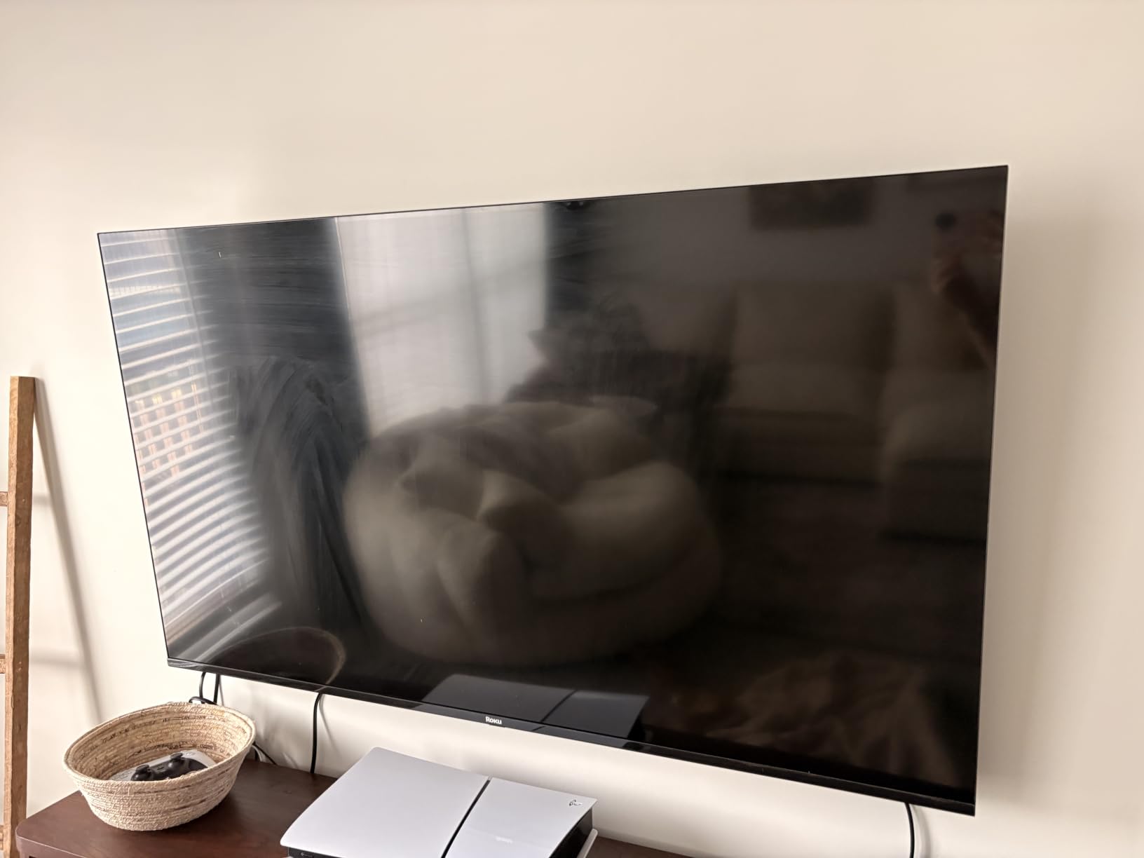 Roku 65-Inch Select Series Smart TV 2026-4K QLED TV - Roku TV | Flat Screen QLED Television with Voice Remote, Wi-Fi & Bluetooth Headphone Mode - Streaming Live Local News, Sports, & Movies customer photo 2