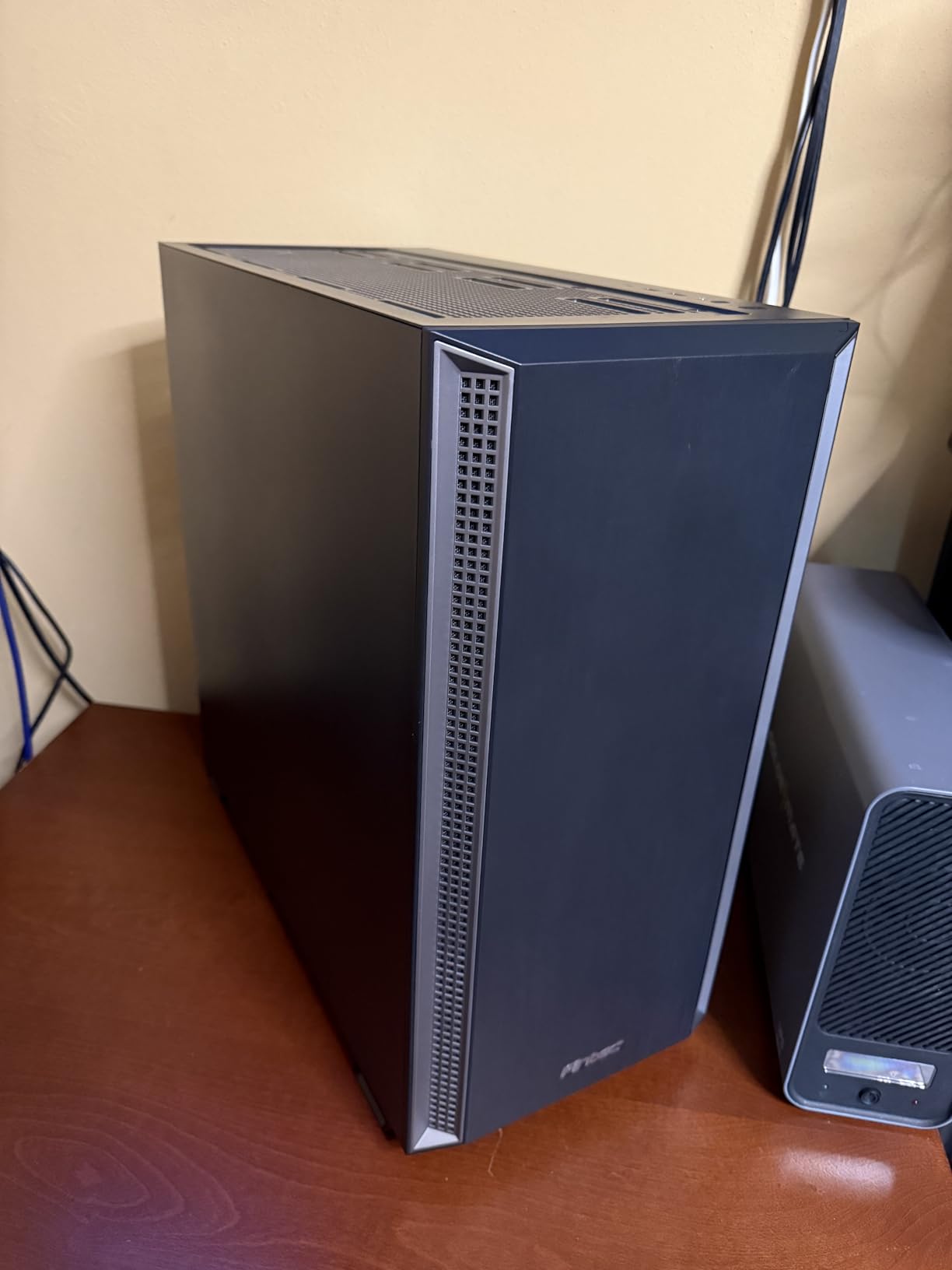 Antec P7 S Mid-Tower ATX PC Case, 4 PWM Fans Included | Sound-Dampening Side Panels, 360mm Top Radiator Support, USB Type-C 3.2 Gen 2 customer photo 1