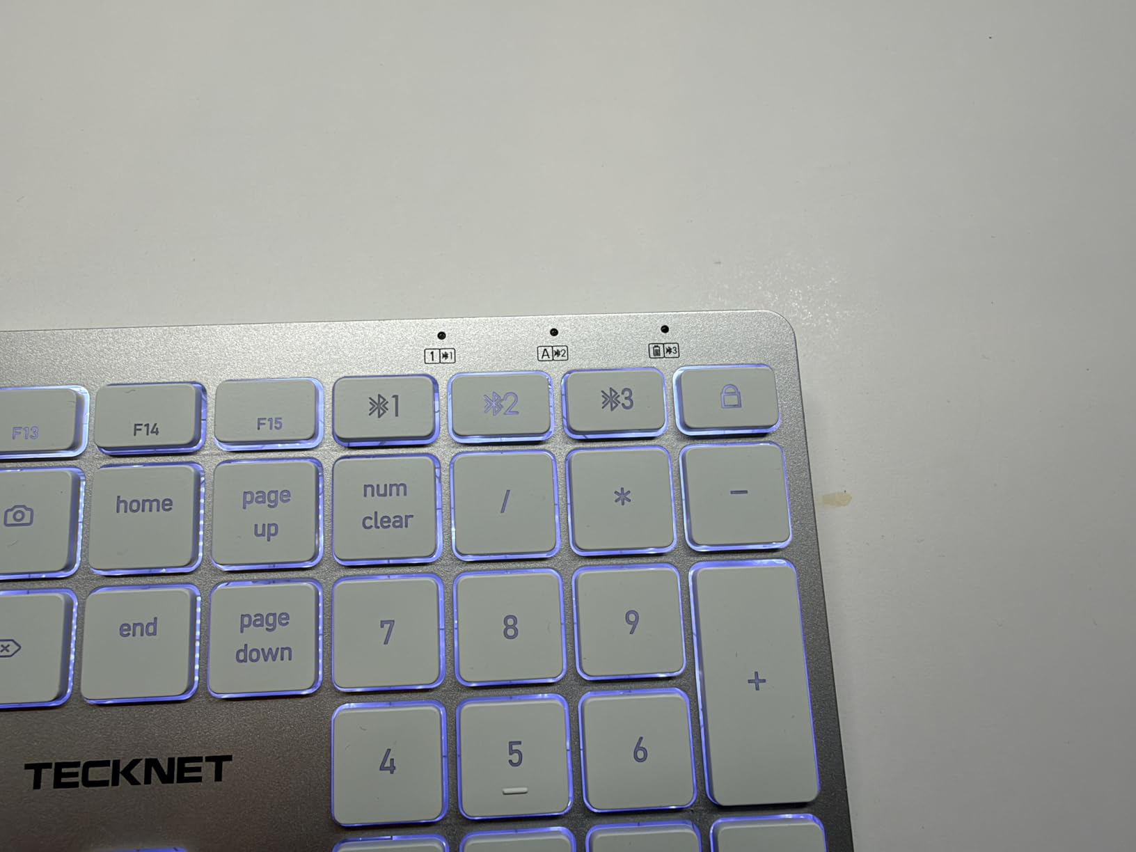 TECKNET Premium Bluetooth Keyboard for Mac, MacBook Pro/Air, iMac, White | 3 Bluetooth Channels, Matte Finished Coating, Metallic-Style Panel, White Backlight, Rechargeable 1600mAh, Full Size, Quiet customer photo 1