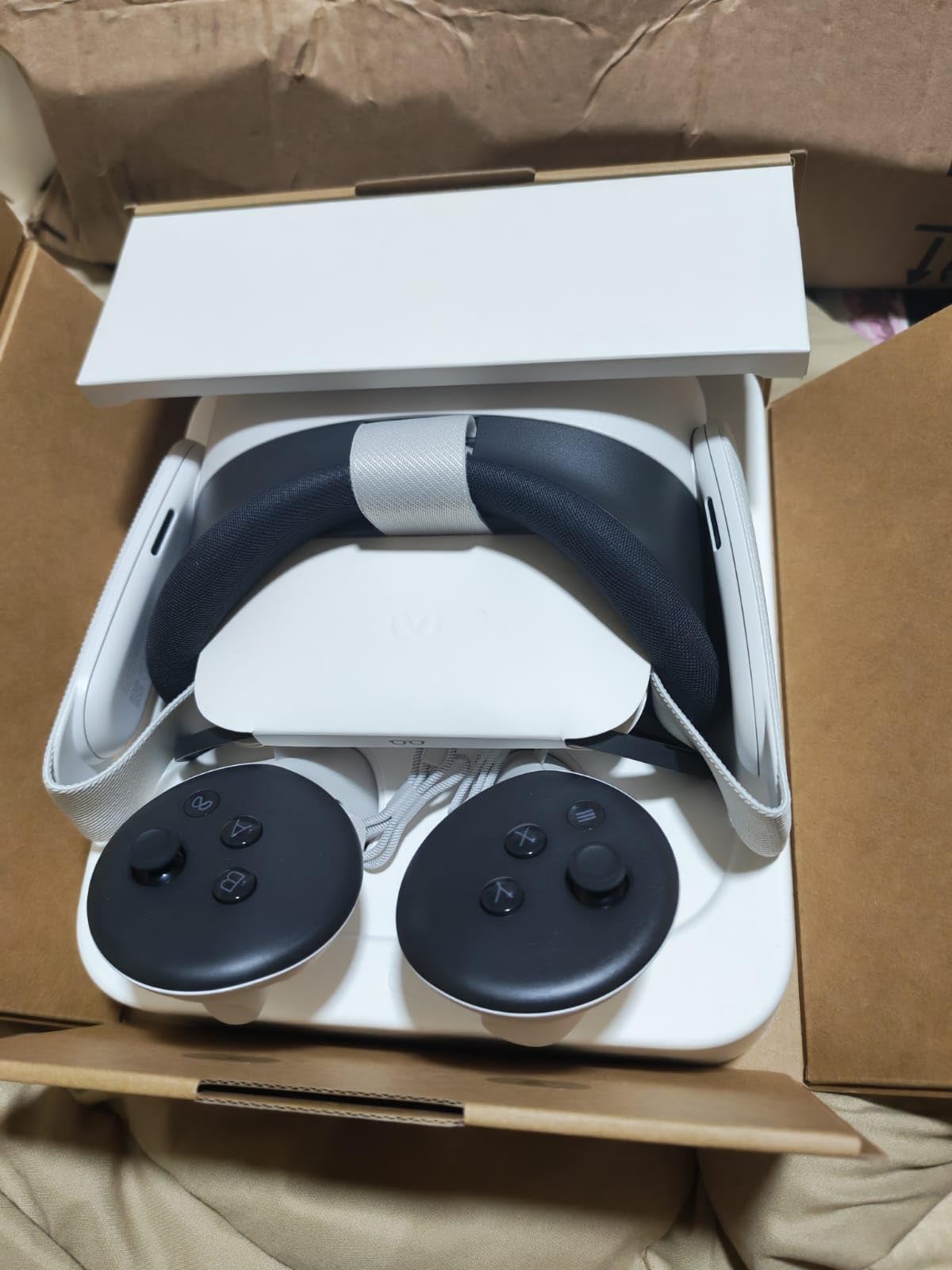 Meta Quest 3S 256GB | VR Without Wires - Gorilla Tag Cardboard Monkenaut Bundle - Amazon Exclusive - Access to 40+ Games with a 3-Month Trial of Meta Horizon+ Included customer photo 1