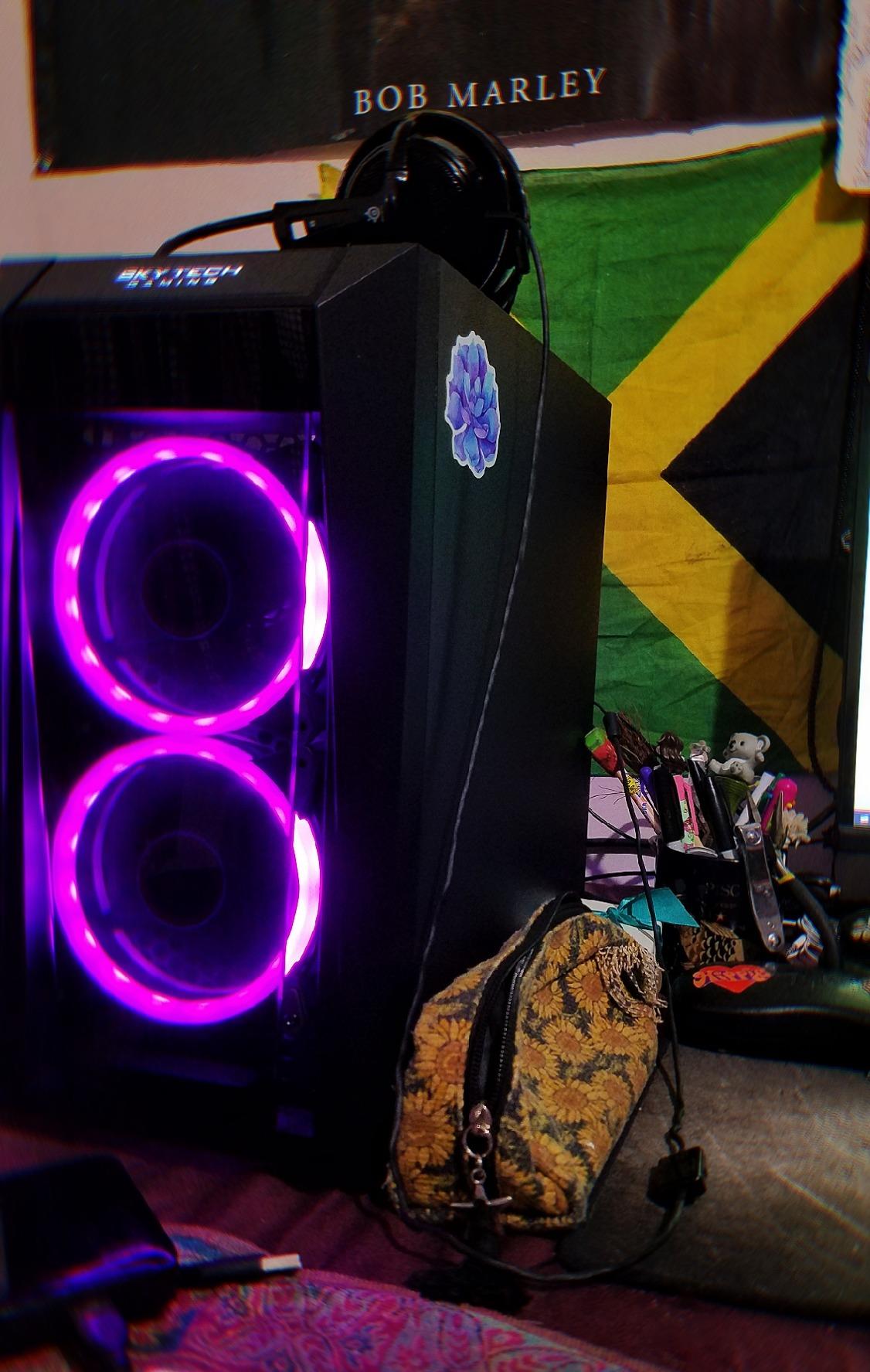 Skytech Gaming Crystal Gaming PC, AMD Ryzen 7 7700 3.8GHz, NVIDIA RTX 5060 Ti 8GB VRAM, 1TB NVMe SSD, 32GB DDR5 RAM 5600, 650W Gold PSU, Wi-Fi, Win 11, Desktop customer photo 2
