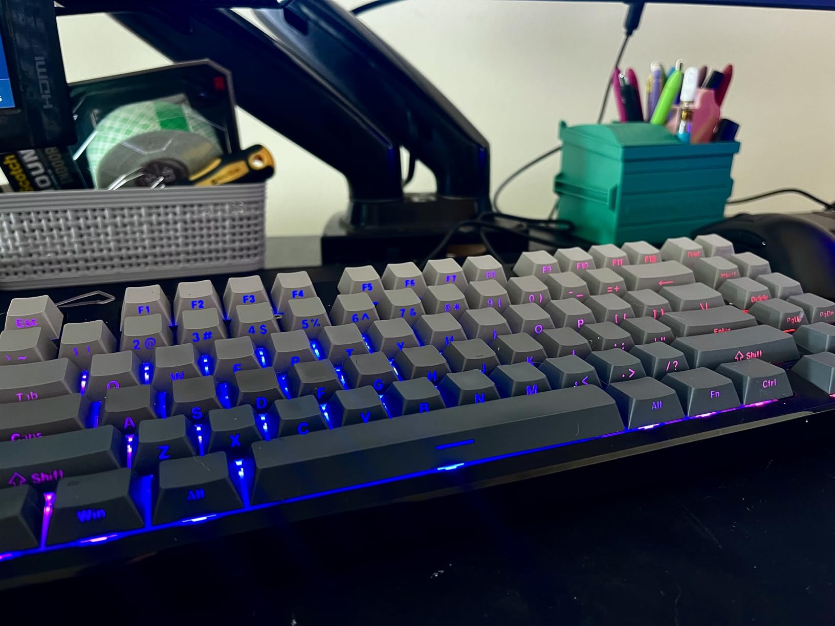 Kisnt KN85 Wireless Silent Mechanical Keyboard, 75% Layout, Bluetooth/2.4GHz/USB-C, Hot Swappable, Quiet Typing (Berry Red) customer photo 1