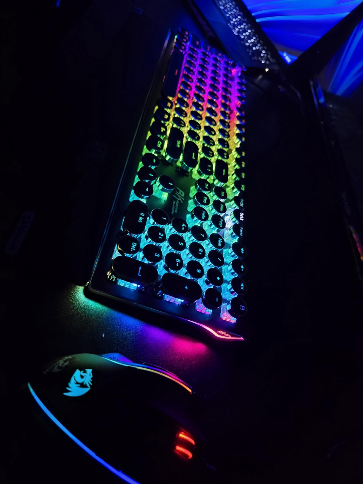 RK ROYAL KLUDGE S108 Typewriter Mechanical Keyboard, Wired Gaming Keyboard with Number Pad, Full Size Retro Keyboards w/Detachable Wrist Rest for Mac/Win/PC, Clicky Blue Switch, Rainbow Backlit Black customer photo 1