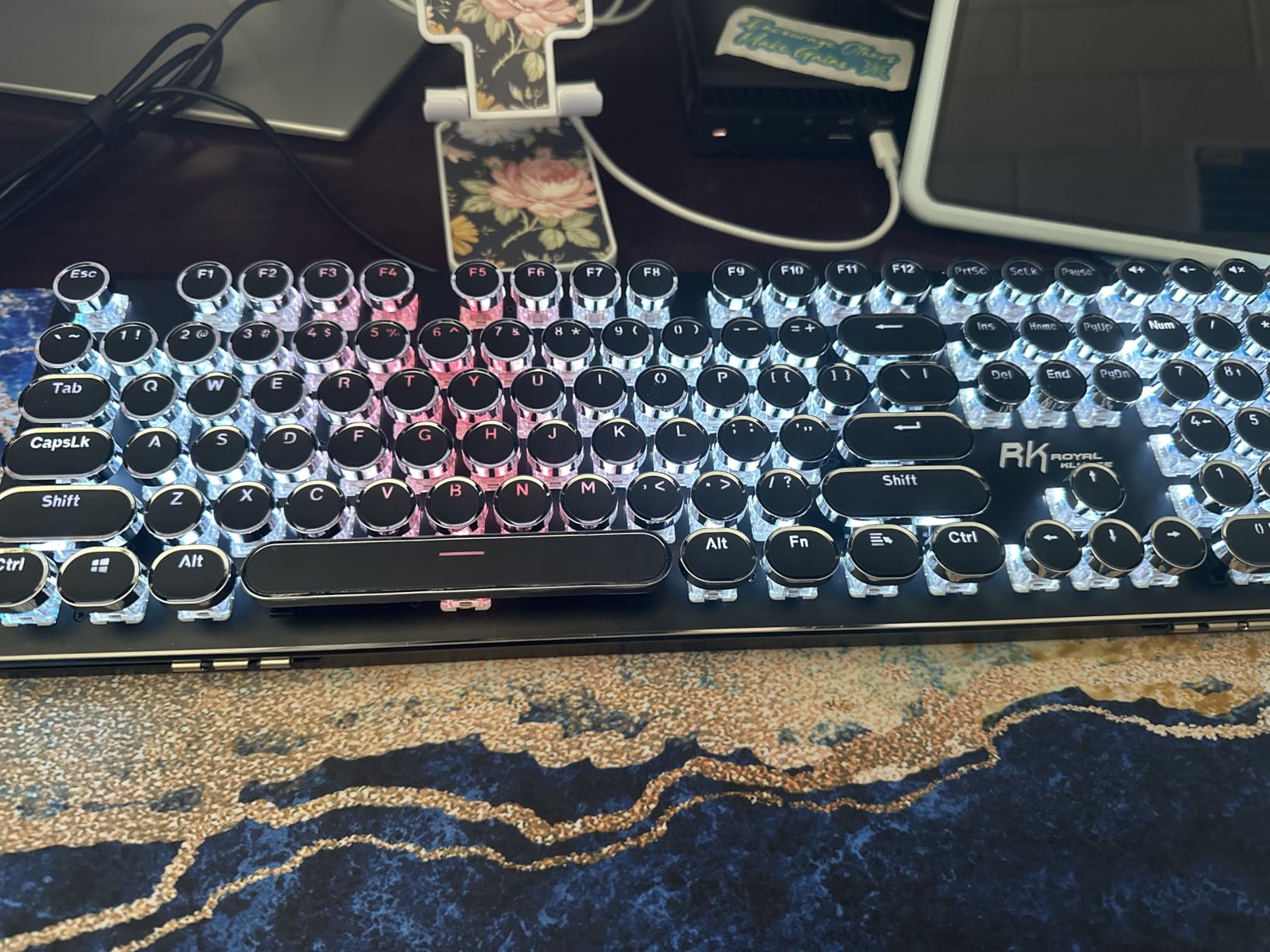 RK ROYAL KLUDGE S108 Typewriter Mechanical Keyboard, Wired Gaming Keyboard with Number Pad, Full Size Retro Keyboards w/Detachable Wrist Rest for Mac/Win/PC, Clicky Blue Switch, Rainbow Backlit Black customer photo 2