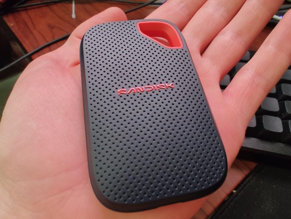 SANDISK 2TB Extreme Portable SSD (New Model) - up to 2000MB/s Transfer speeds - USB Type-C connectivity, Reliable Durability - Black - SDSSDE70-2T00-G25 customer photo 1