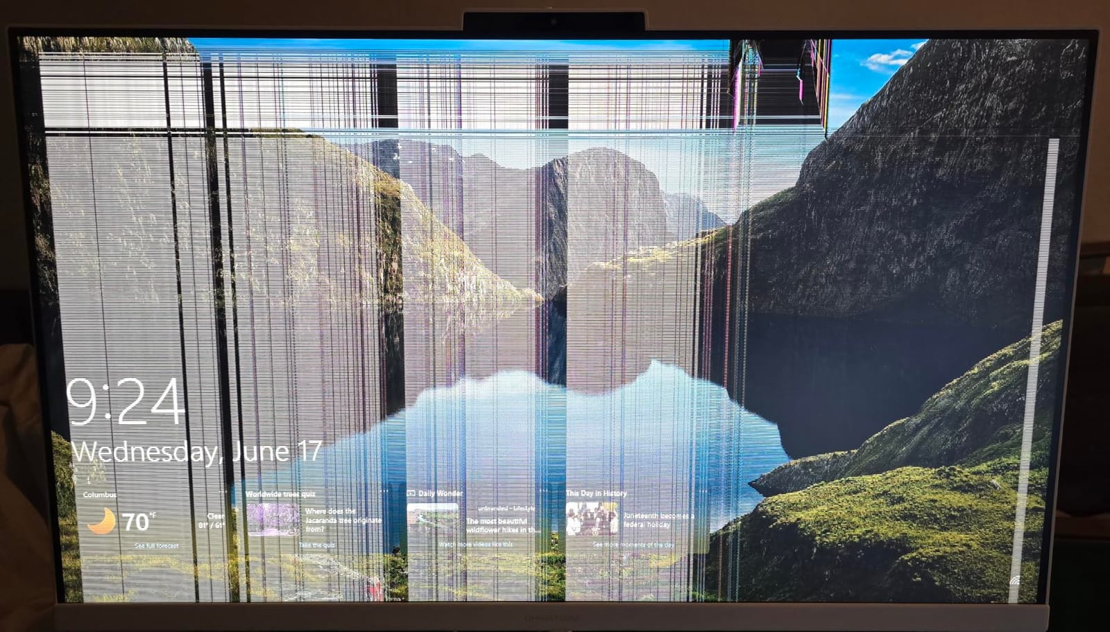 HP OmniStudio 27 inch All-in-One Desktop PC, FHD Display, AMD Ryzen 5 220, 16 GB RAM, 512 GB SSD, AMD Radeon 740M Graphics, Windows 11 Home, Cotton White, 27-cv0002 (2026) customer photo 1