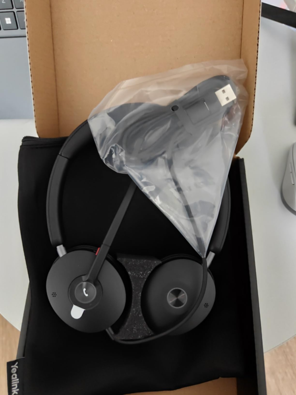 Yealink UH48 ANC Wired USB-C/A Headset, 6 AI Noise-Canceling Microphones, Teams/Zoom Certified, Stereo Headphones, Plug & Play for PC/Laptop/Phone, Hybrid Work & Home Office customer photo 2