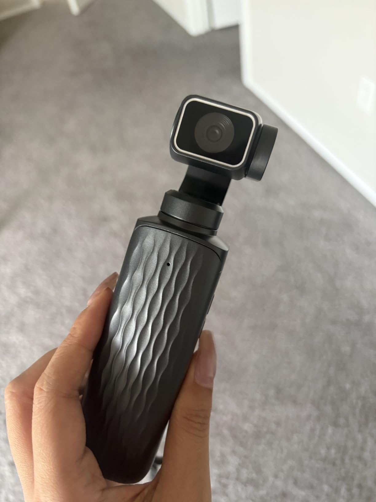 4K Vlogging Camera with Magnetic Mount, AI Face Tracking & WiFi | Face-Detection Tracking, one-touch front/selfie view, Type-C charging, webcam mode, and Class 10 cards up to 256GB customer photo 1