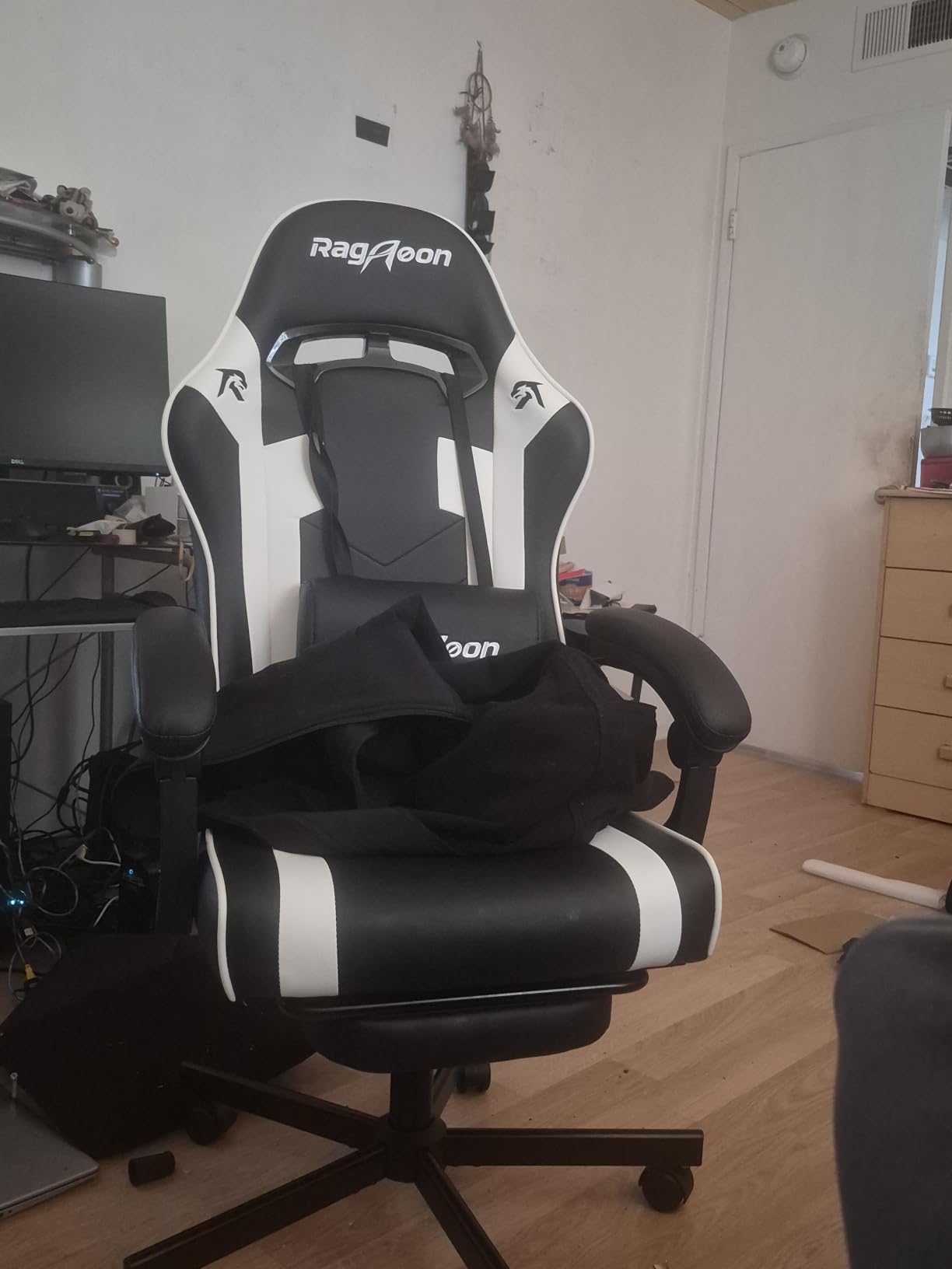 Gaming Chair for Adults Gamer Game Ergonomic PC Chair, 7-Point Support | Pocket Springs & Foam, 51cm Wide Seat, Sync Armrests, 90°-135° Backrest, PU Leather, Black and White, 400lbs Load customer photo 2