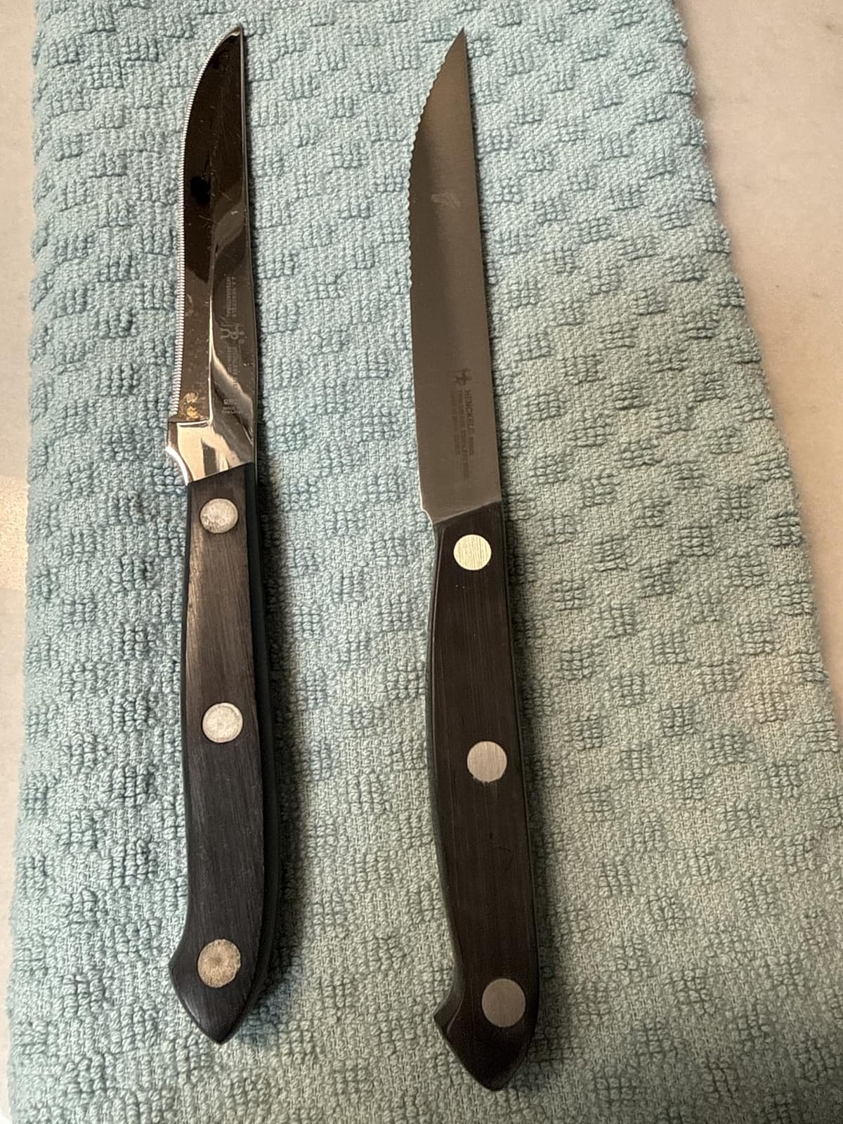 HENCKELS Steak Knives Set of 8, Razor-Sharp German Engineered, Silver customer photo 2