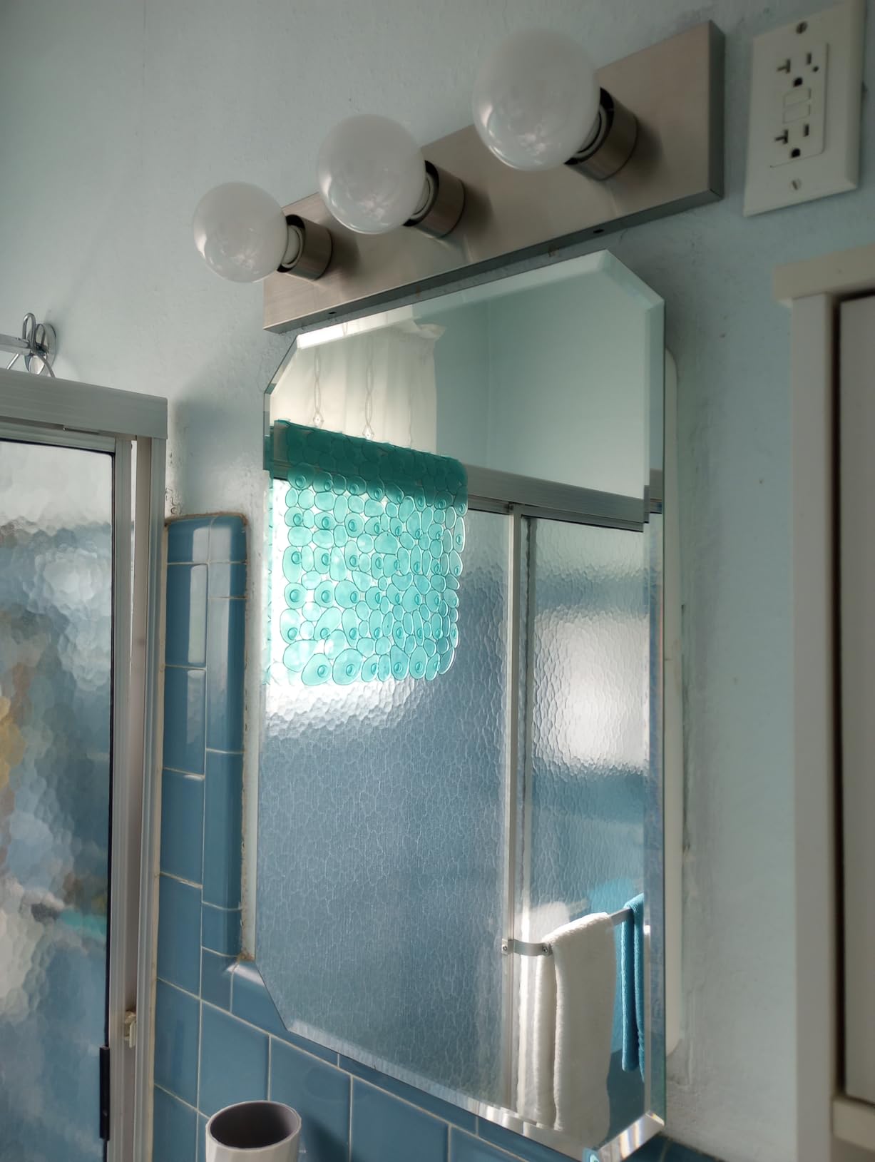 Design House Vanity Lighting, Steel Construction, 4 Vanity Lights, Dimmable, Uses Four 60W Bulbs, Polished Chrome, 24.0 in. W x 4.3 in. H x 2.0 in. D, 500892 customer photo 1