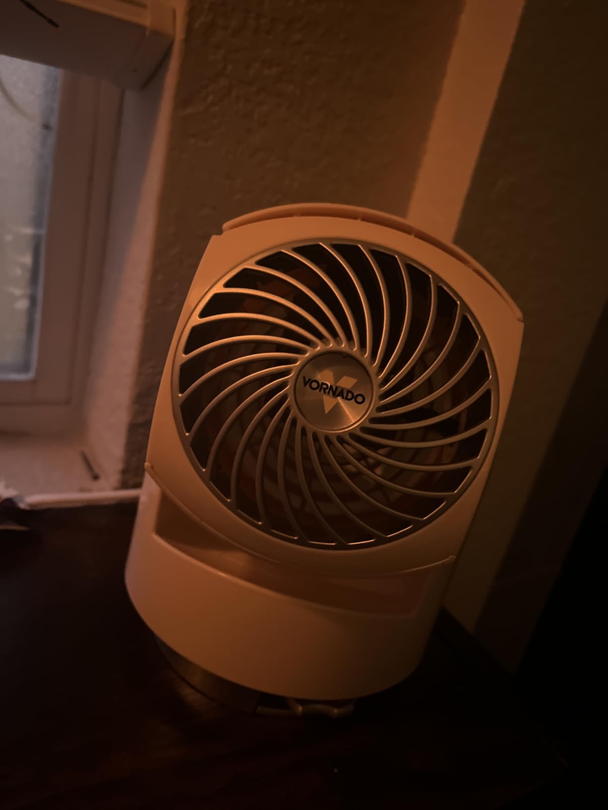 Vornado Flippi V6 Compact Air Circulator Fan, Quiet Portable Travel Fan for Desk or Bedroom, Adjustable Head, 2 Speeds, Midnight customer photo 1
