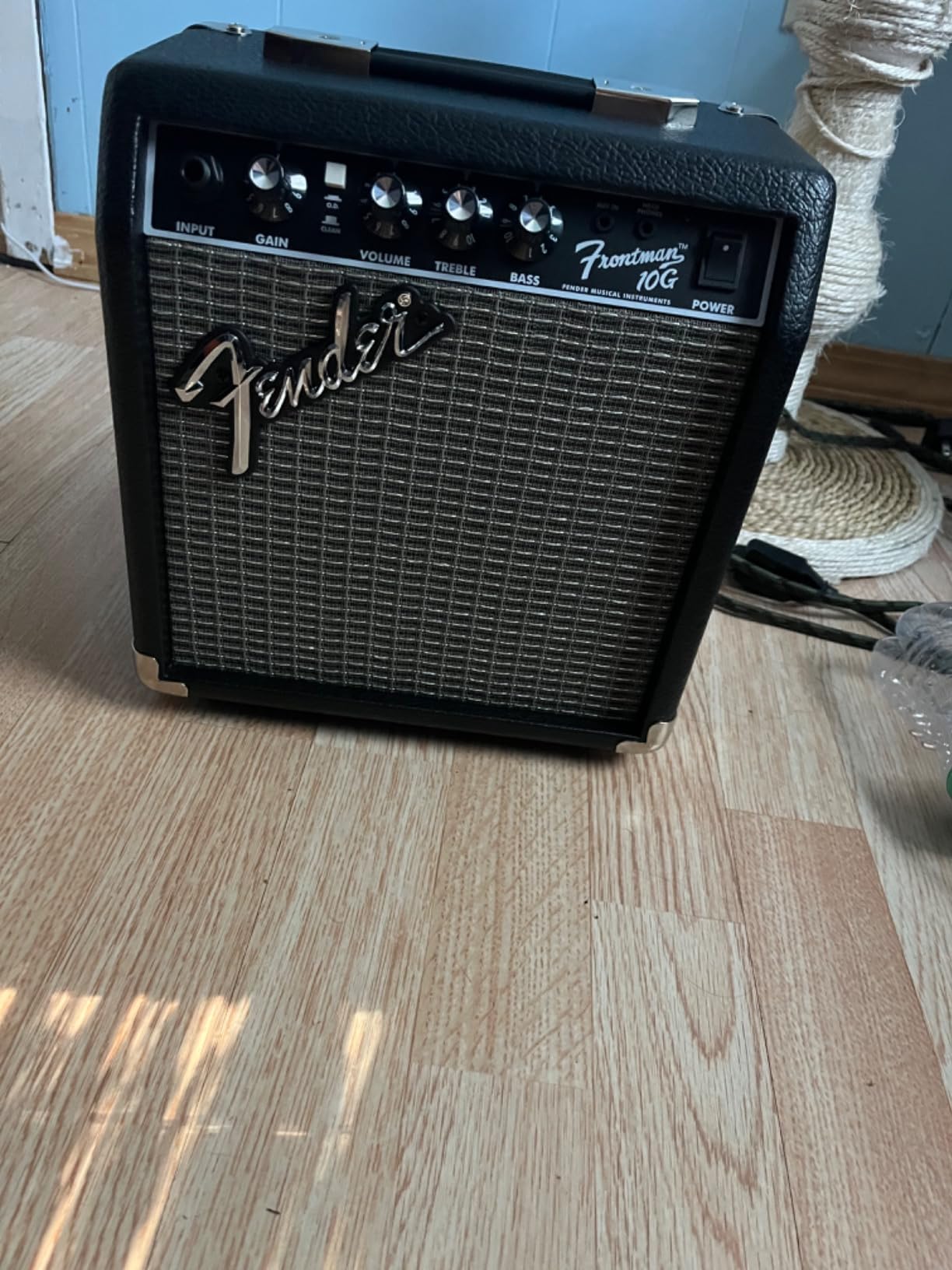Fender Frontman 10G Electric Guitar Amplifier, 10-Watt Amp, Black/Silver customer photo 2