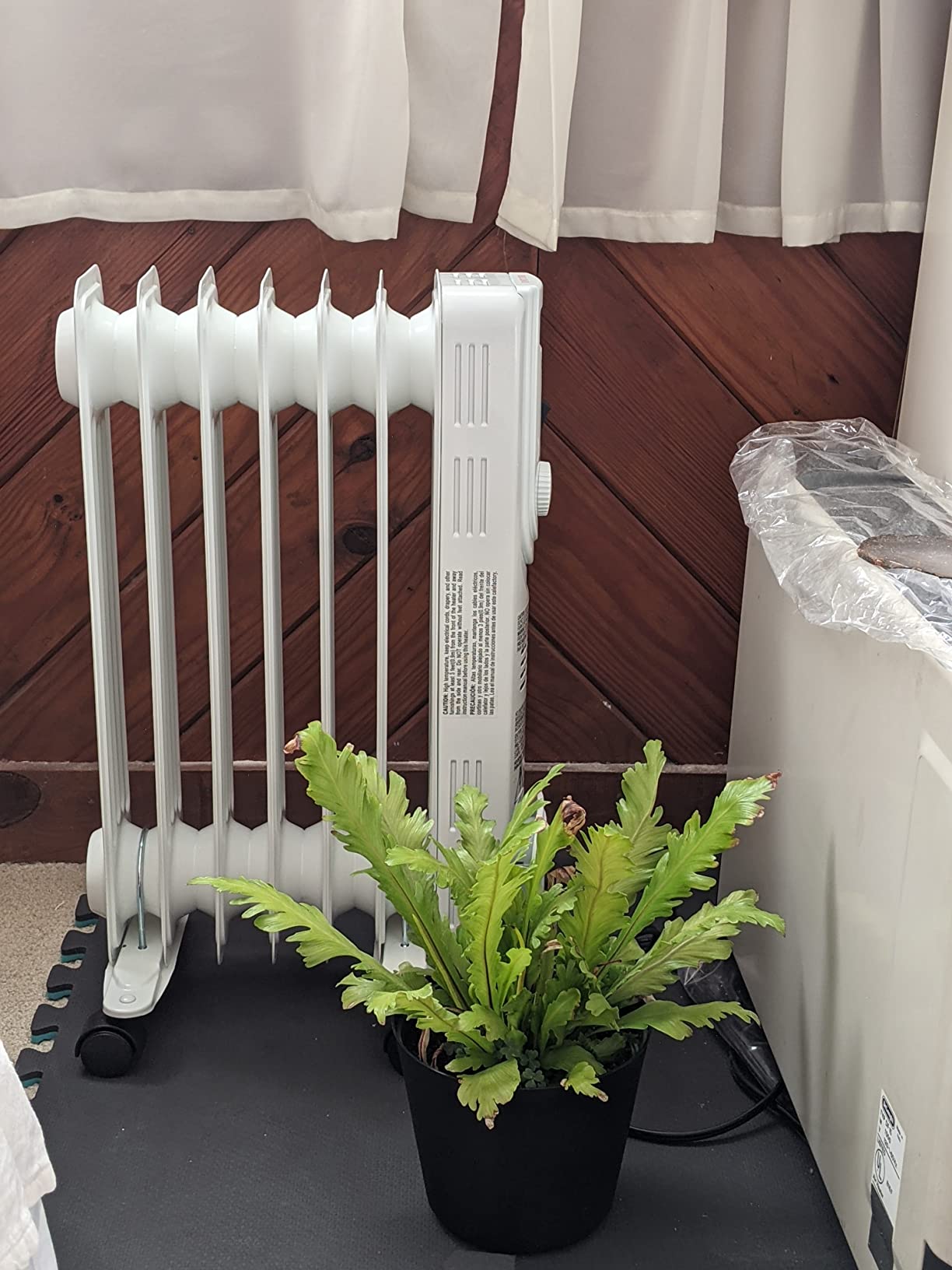 Comfort Zone Electric Oil-Filled Radiant Radiator Space Heater, Never Refill, Adjustable Thermostat, Tip-Over Switch & Overheat Protection System, Ideal for Home, Bedroom, & Office, 1,200W, CZ7007J customer photo 2