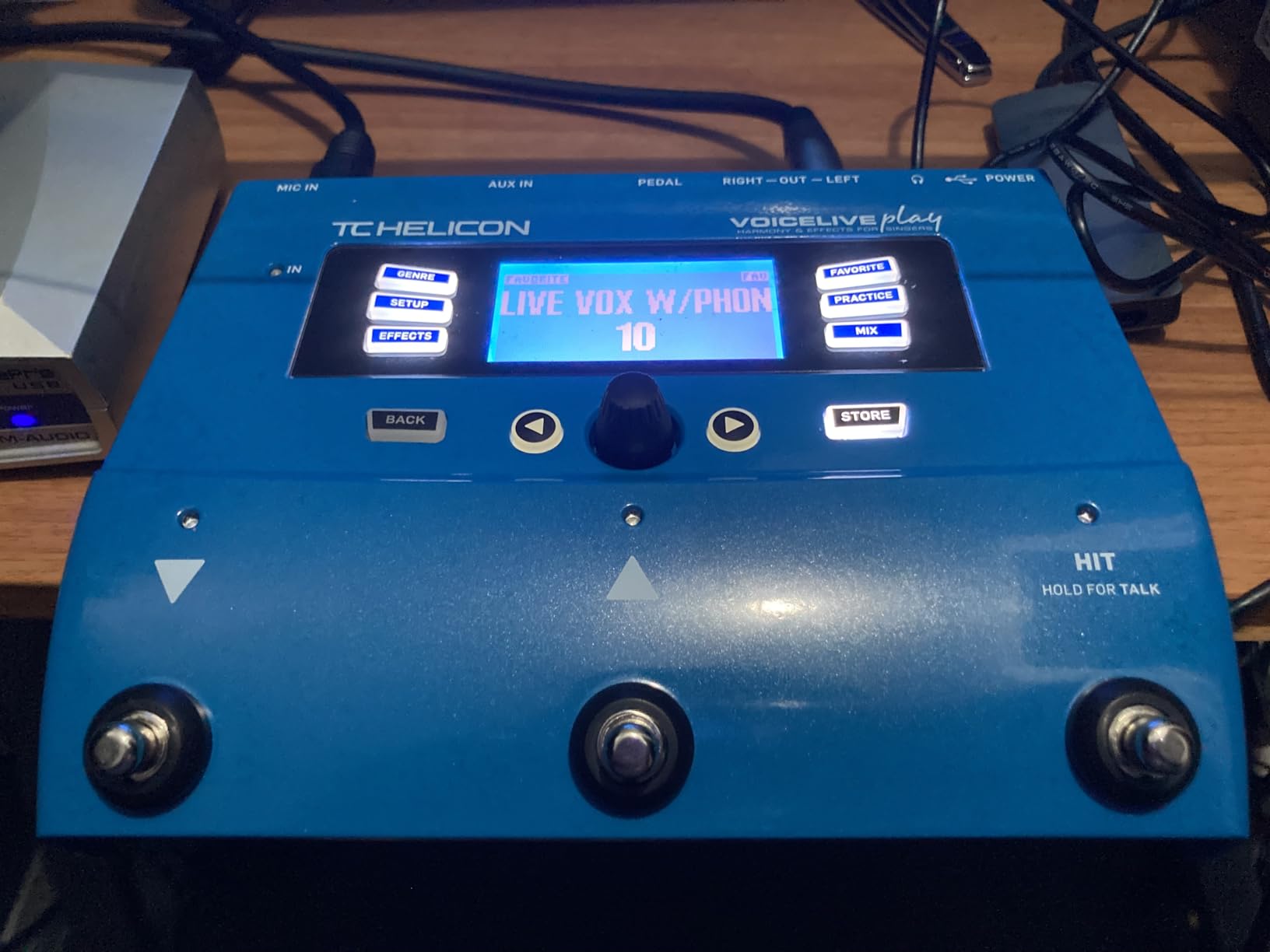 TC-Helicon VOICELIVE PLAY 3-Button Vocal Effects Stompbox with Looping customer photo 1