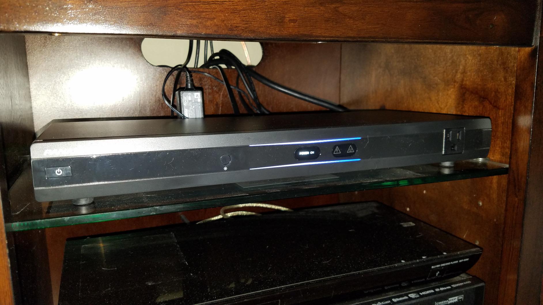 Panamax MR4000 8-Outlet Home Theater Power Conditioner & Surge Protector | 8 filtered outlets, 15A, 1350 joules, 52kA, 400V VPR, AVM, coax/LAN/tel protection, 1U rackmount customer photo 1