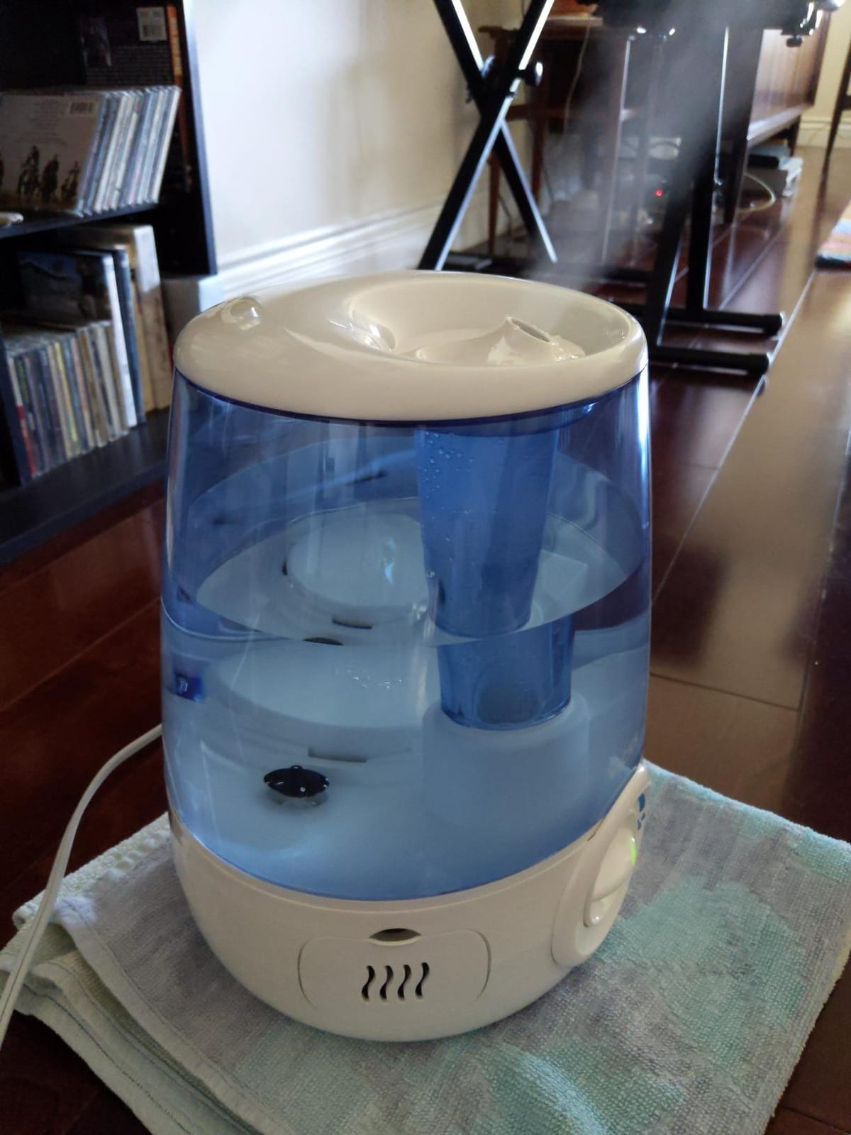 Vicks Filter-Free Ultrasonic Humidifier for Bedroom or Nursery 1.2 Gal Tank customer photo 1