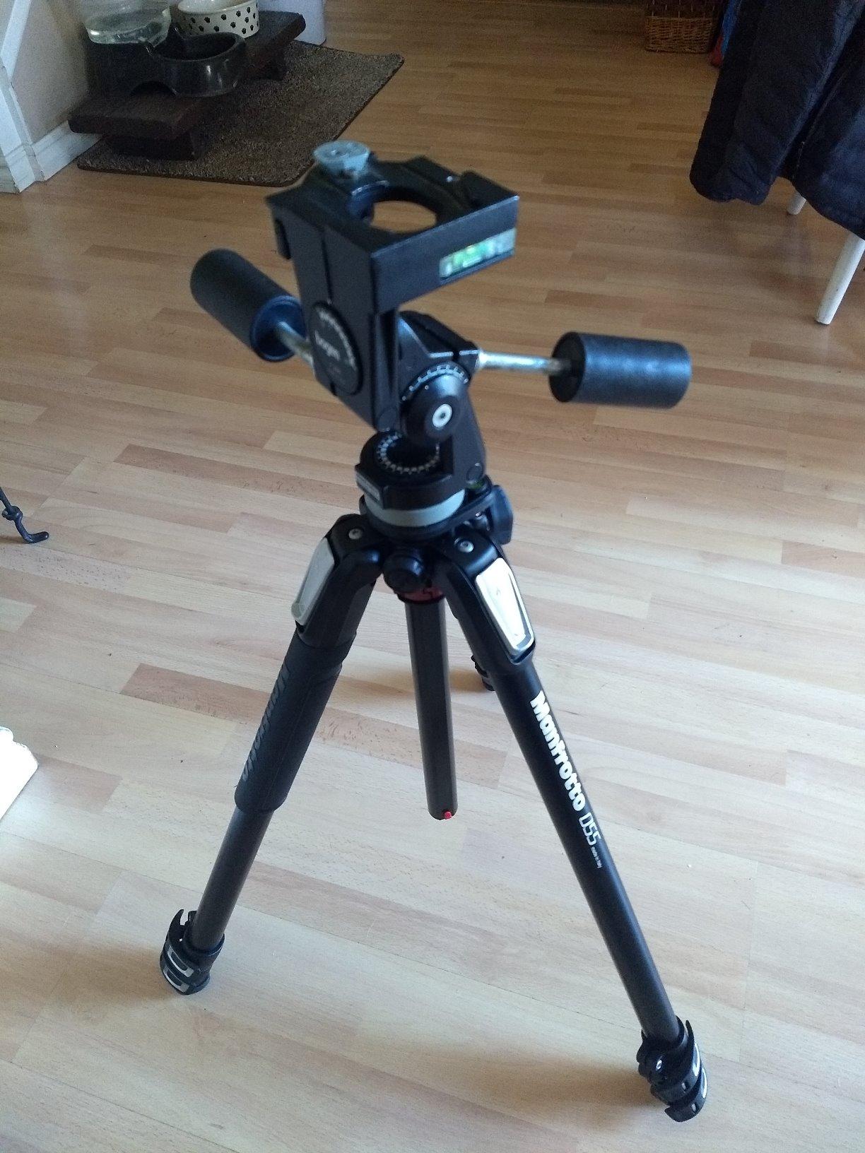 Manfrotto MT055CXPRO3 Carbon Fiber 3-Section Tripod with Horizontal Column,Black customer photo 1