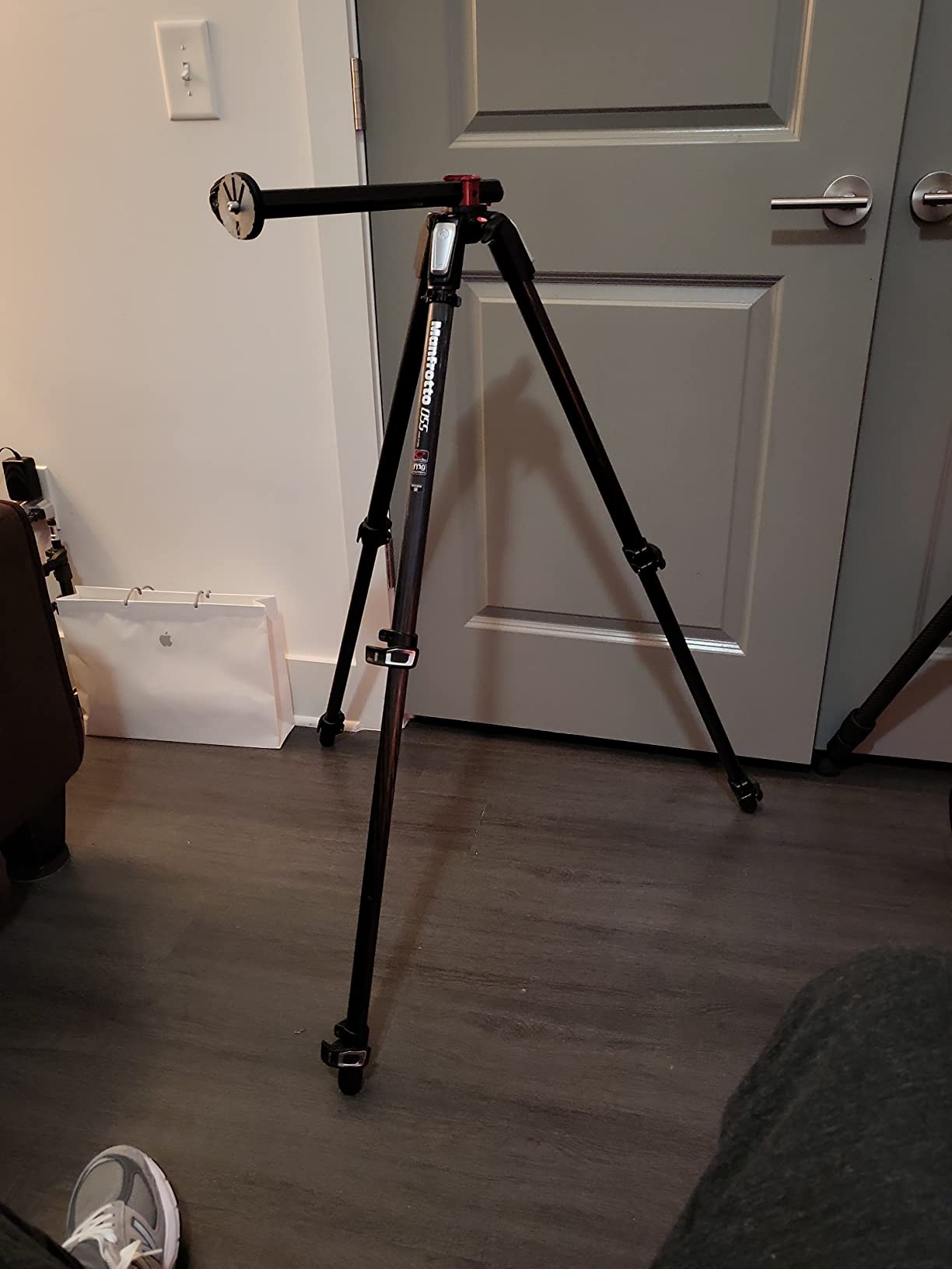 Manfrotto MT055CXPRO3 Carbon Fiber 3-Section Tripod with Horizontal Column,Black customer photo 2