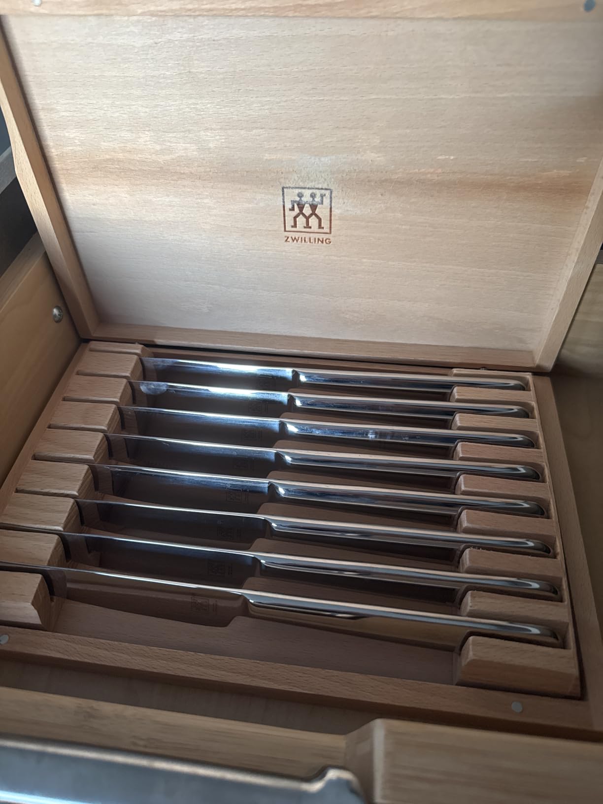 Zwilling Ultra-Sharp Steak Knives Set of 8 with Wood Gift Box customer photo 1