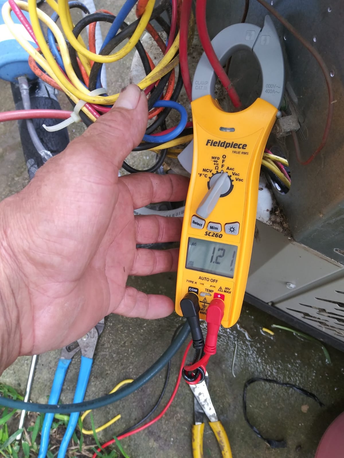 Fieldpiece Compact HVACR Clamp Multimeter SC260 – True RMS Clamp Meter with Temperature, Capacitance & Backlight customer photo 2