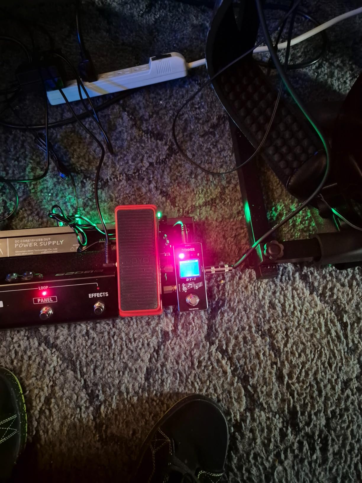 Donner Tuner Pedal, Dt-1 Chromatic Guitar Tuner Pedal with Pitch Indicator for Electric Guitar and Bass True Bypass customer photo 2