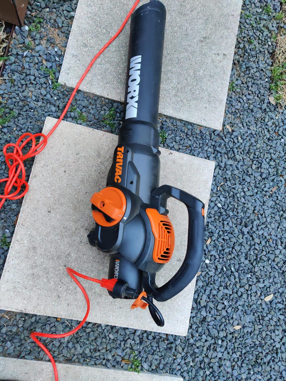 Amazon Basics 100 Foot 3-Prong Vinyl Indoor/Outdoor Extension Cord, Long Power Cord, Grounded Plug for Safety, Moisture Resistant, 10 Amps, 1250 Watts, 125 VAC, Orange customer photo 1