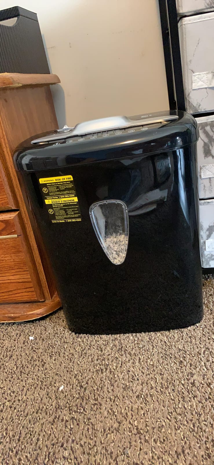 Amazon Basics 6 Sheet High Security Micro-Cut Paper and Credit Card Shredder, P-4 Security Level, Easy to Empty, Black customer photo 2