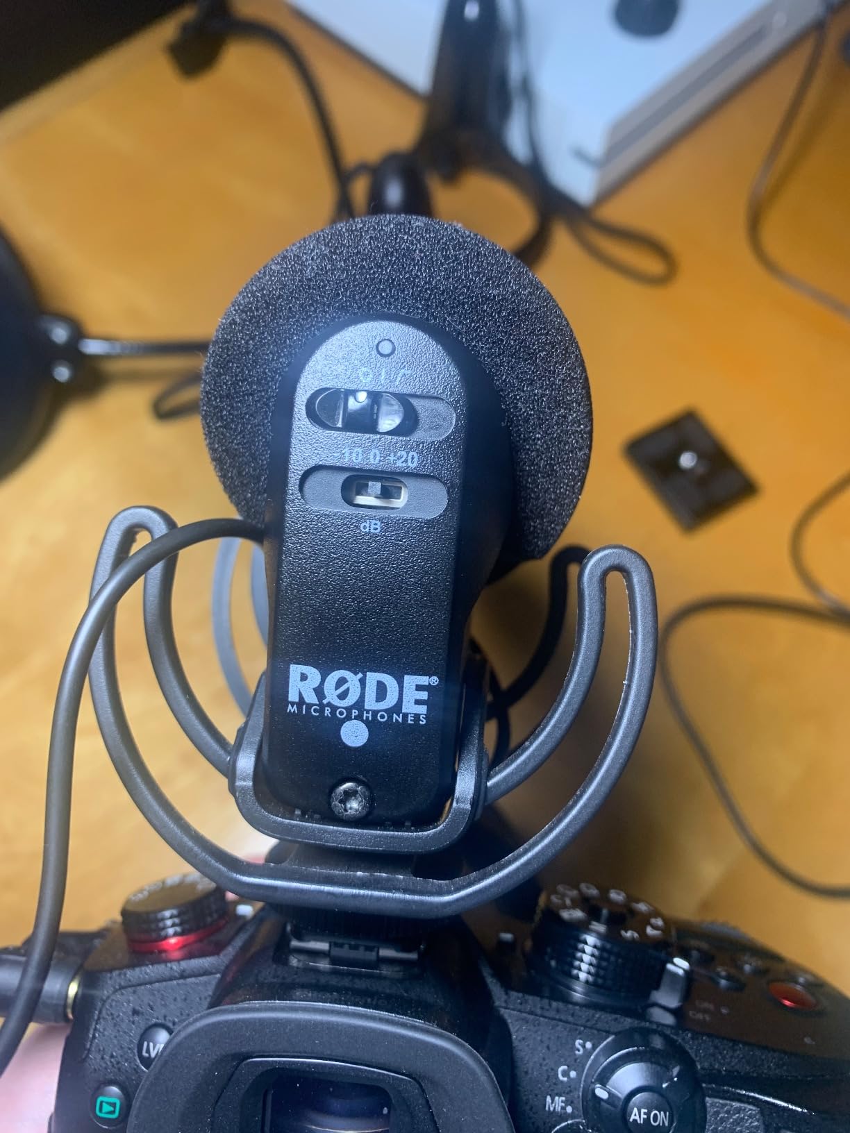 Rode VideoMic Pro R Camera-Mount Shotgun Microphone, Black | Supercardioid condenser with Rycote shockmount and 70-hour battery for camcorders, DSLRs and portable audio recorders customer photo 2