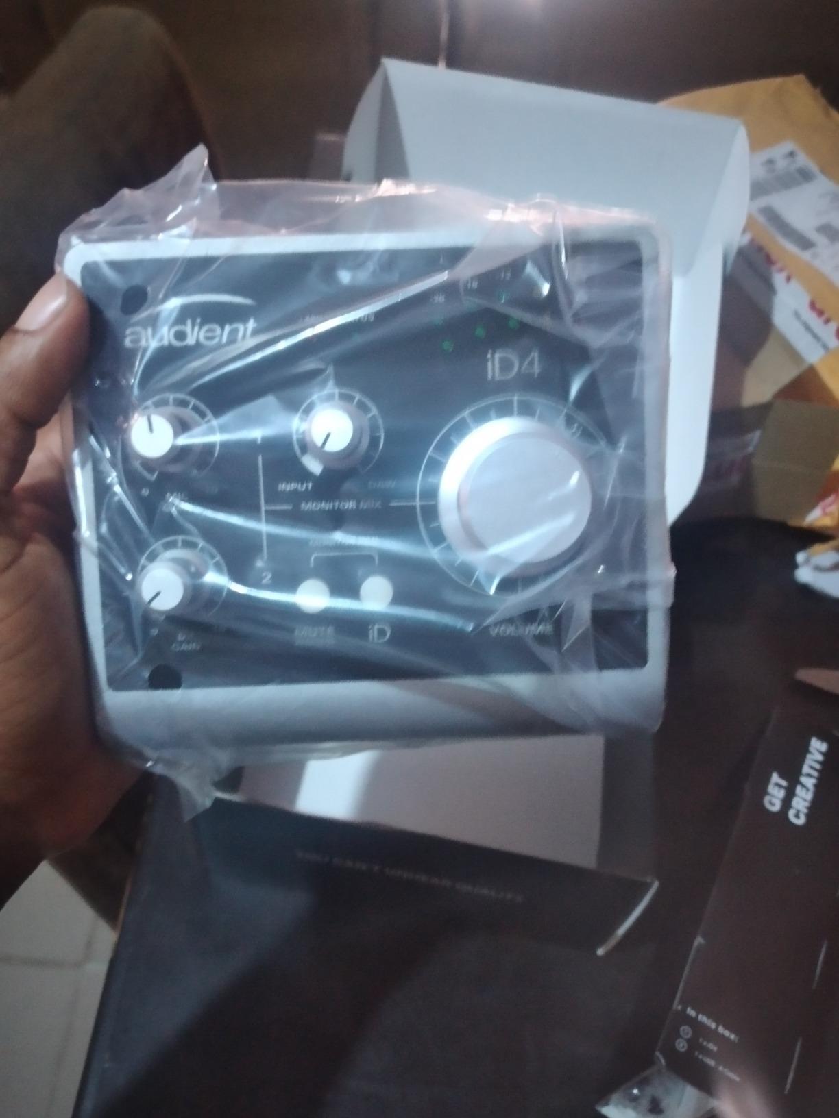 Audient iD4 USB 2-in/2-out High Performance Audio Interface customer photo 1
