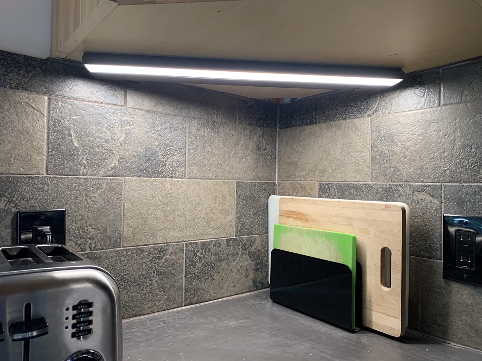 GETINLIGHT 24-Inch Linkable 3CCT LED Under Cabinet Light, Hardwired/Plug-in customer photo 2