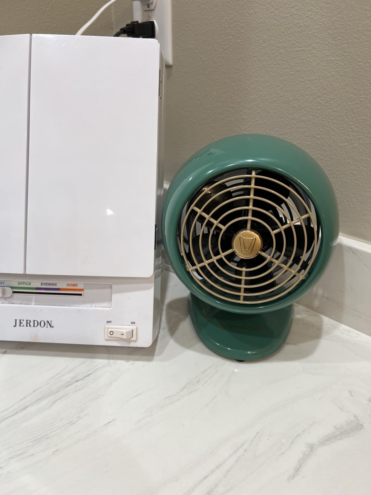 Vornado VFAN™ Mini Classic Vintage Metal Desk Fan, 2-Speed, Adjustable Tilt, Personal Air Circulator for Bedroom, Office, Dorm Room, Portable Quiet, Vintage Green customer photo 2