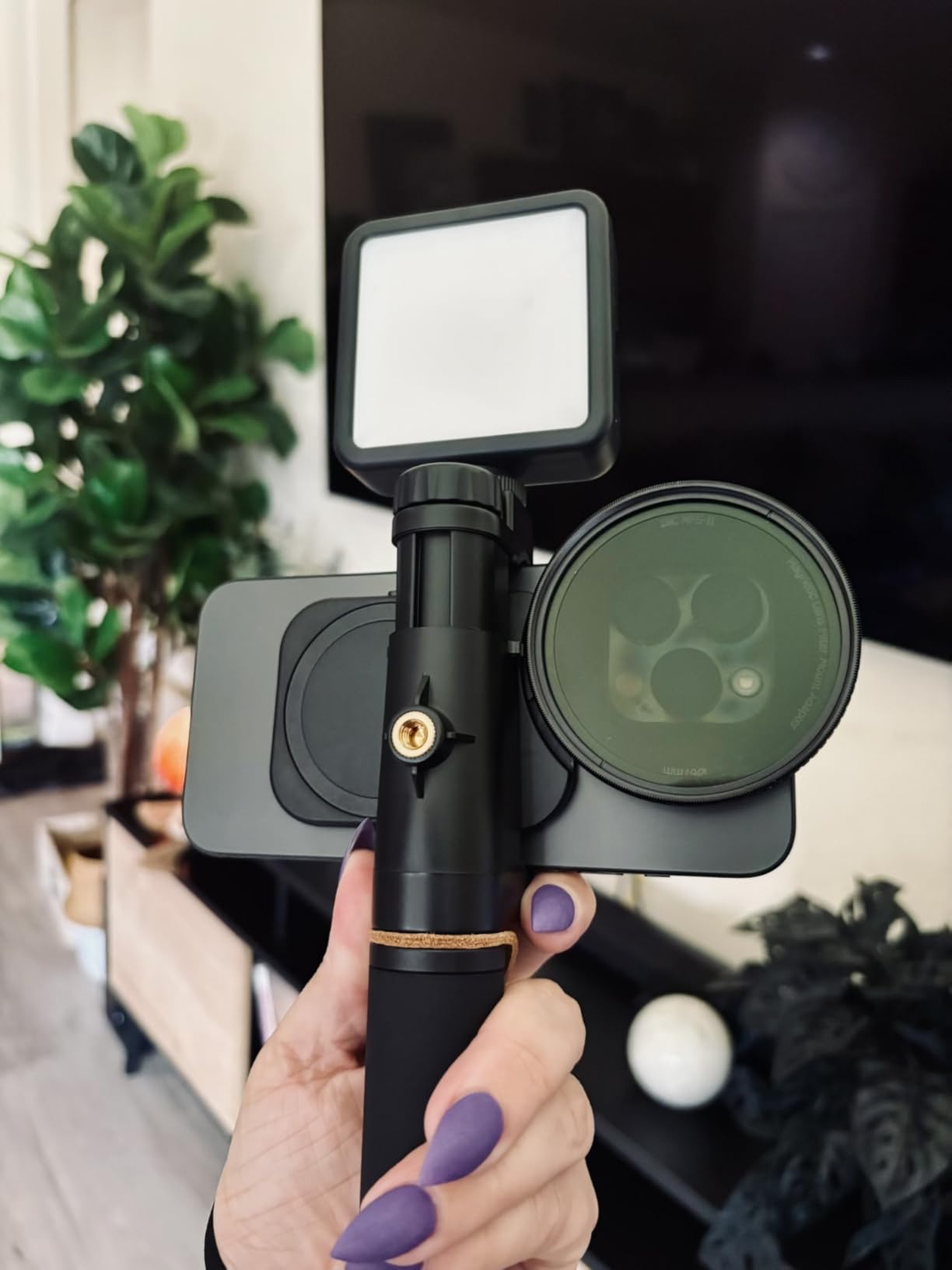 Movo PR-1 Smartphone Grip Handle Rig with Wrist Strap, Tripod Mount and Cold Shoe Mount for Lights and Microphones - for iPhone, Samsung, HTC, LG, Google, Android customer photo 1