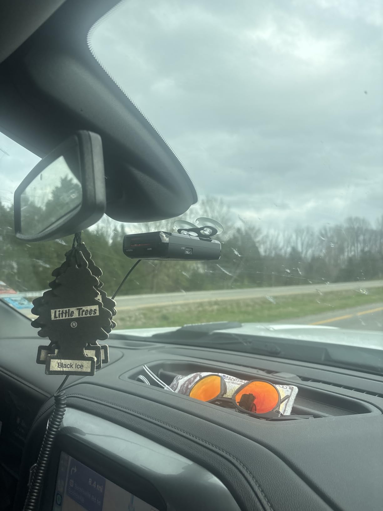 Uniden R3 EXTREME LONG RANGE Laser/Radar Detector, Record Shattering Performance, Built-in GPS w/ Mute Memory, Voice Alerts, Red Light & Speed Camera Alerts, Multi-Color OLED Display , Black customer photo 1