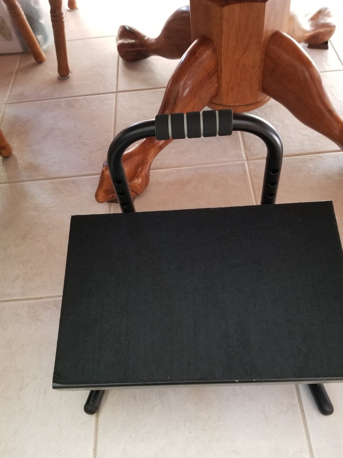 VIVO Ergonomic Height Adjustable Foot Rest Relief Platform, Elevated Stool for Comfortable Sit to Stand Workstation, Non-Slip Surface, Portable, Home Office Classroom Use, Black, STAND-FT01 customer photo 1