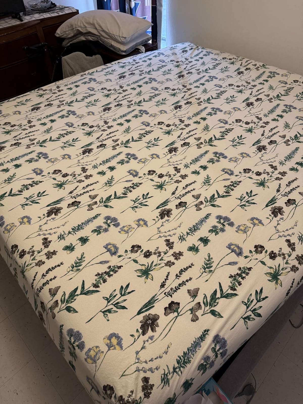 Tribeca Living King Deep Pocket Flannel Sheet Set, Snowflakes Multi customer photo 1