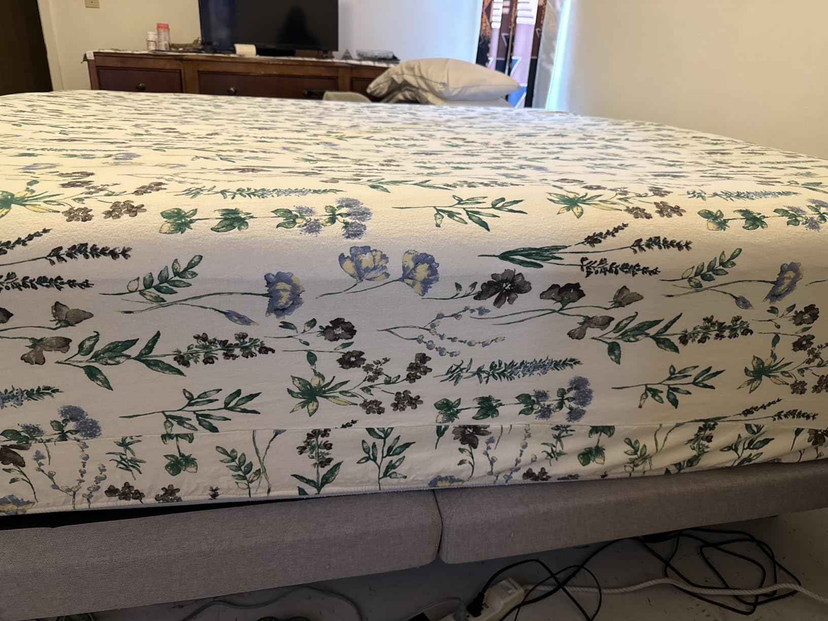 Tribeca Living King Deep Pocket Flannel Sheet Set, Snowflakes Multi customer photo 2