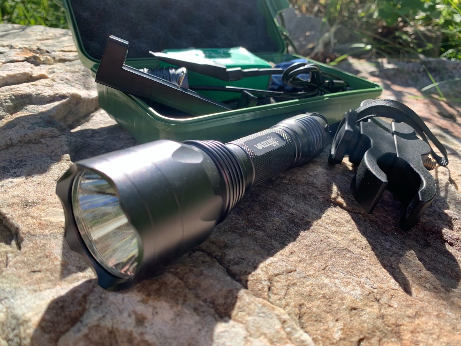VASTFIRE 350 Yard LED Green Flashlight Kit - Hog Predator Long Range Night Hunting Light - Dual Pressure Switch - Barrel Scope Mounts (1 Rail, 1 Scope) - 2 Rechargeable Batteries customer photo 2