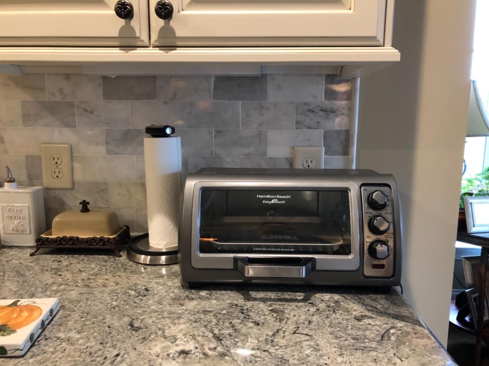 Hamilton Beach Easy Reach 6 Slice Countertop Convection Toaster Oven customer photo 2